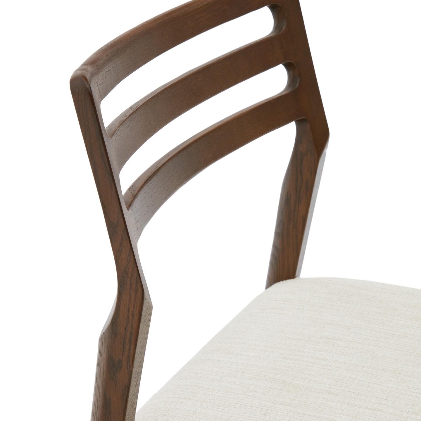 CUDIA chair in beige chenille with a dark oak base