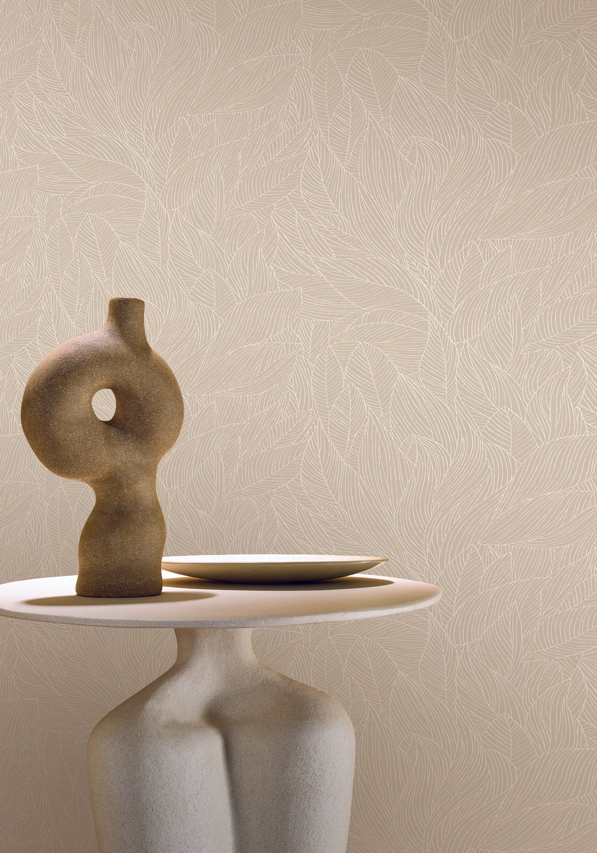 Tapete mit Pflanzenmotiv in Metallic-Effekt HOSTA - GLACÉ/NACRÉ beige mit Perleffekt