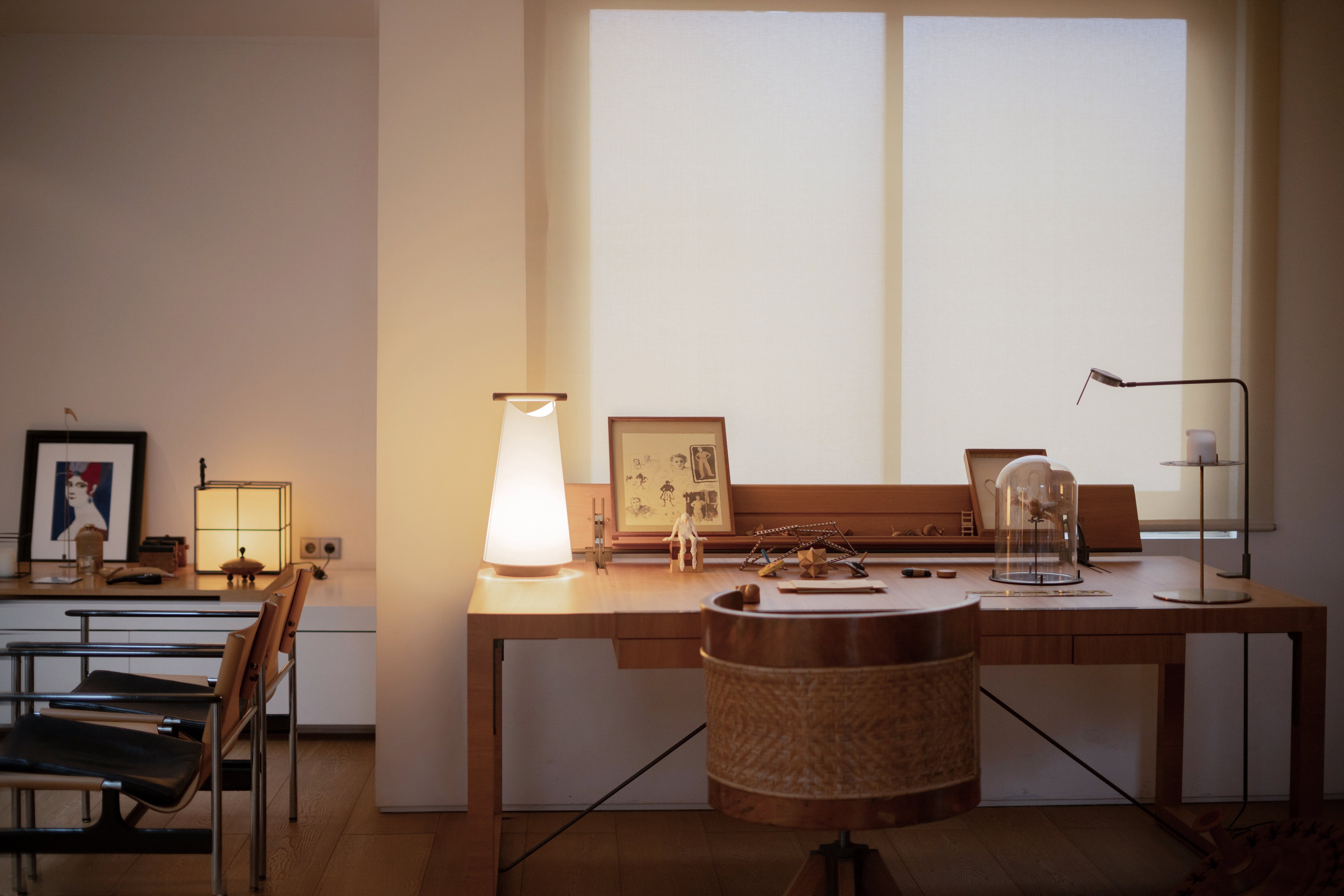 Tafellamp CATAY wit met zwart essenhout