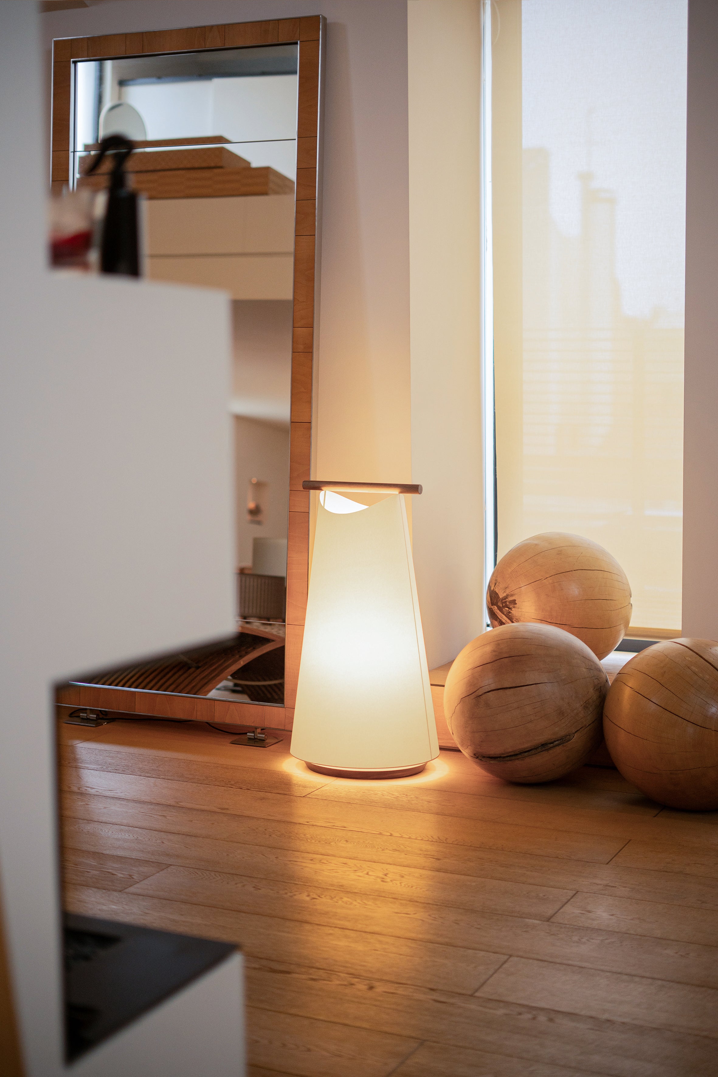 CATAY Floor Lamp in White with Black Ash Wood