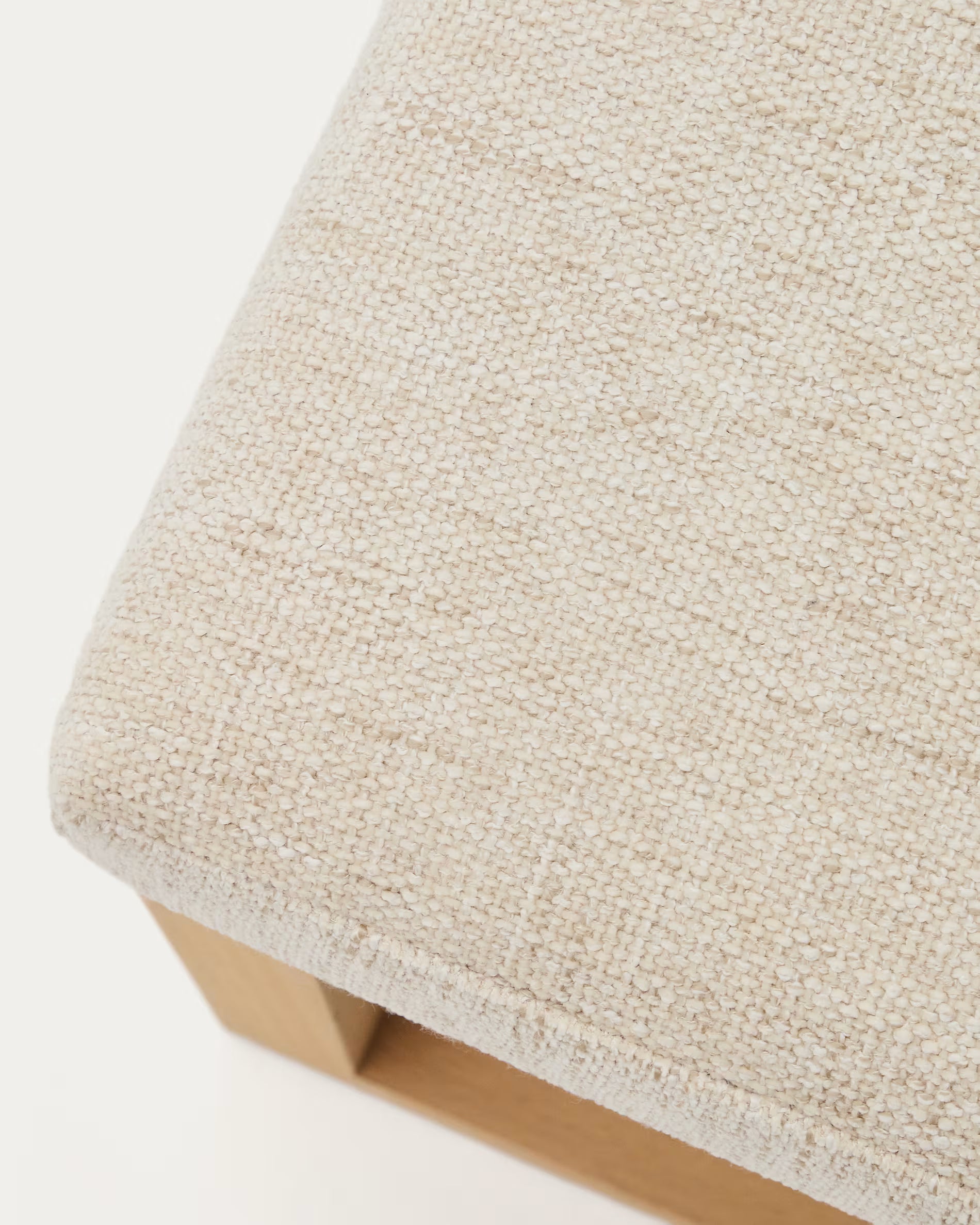 Bank LOYA beige chenille met beuken onderstel