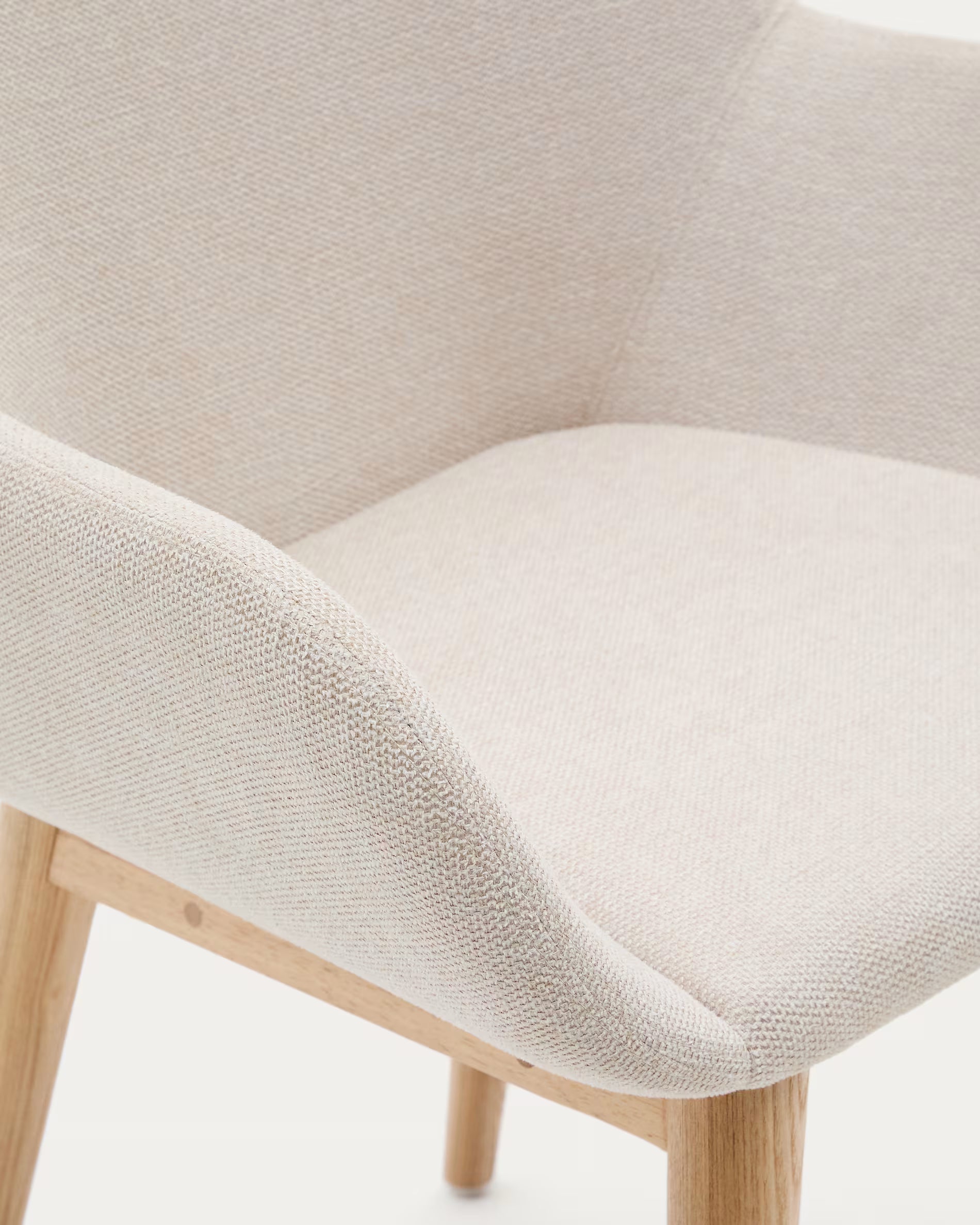 KONNA stoel beige chenille met een essen basis