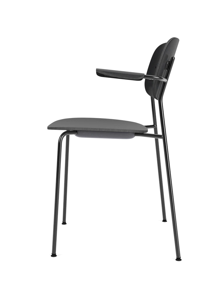 Stoel met armleuningen CO zwart eikenfineer met zwarte basis