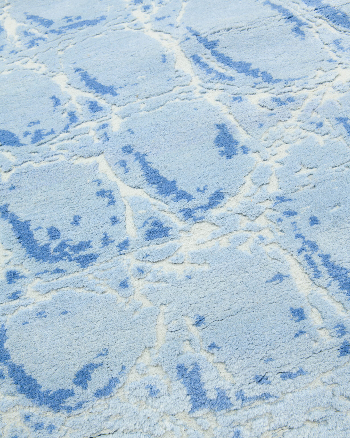 Asymmetrischer dekorativer Teppich CROCODIL blau
