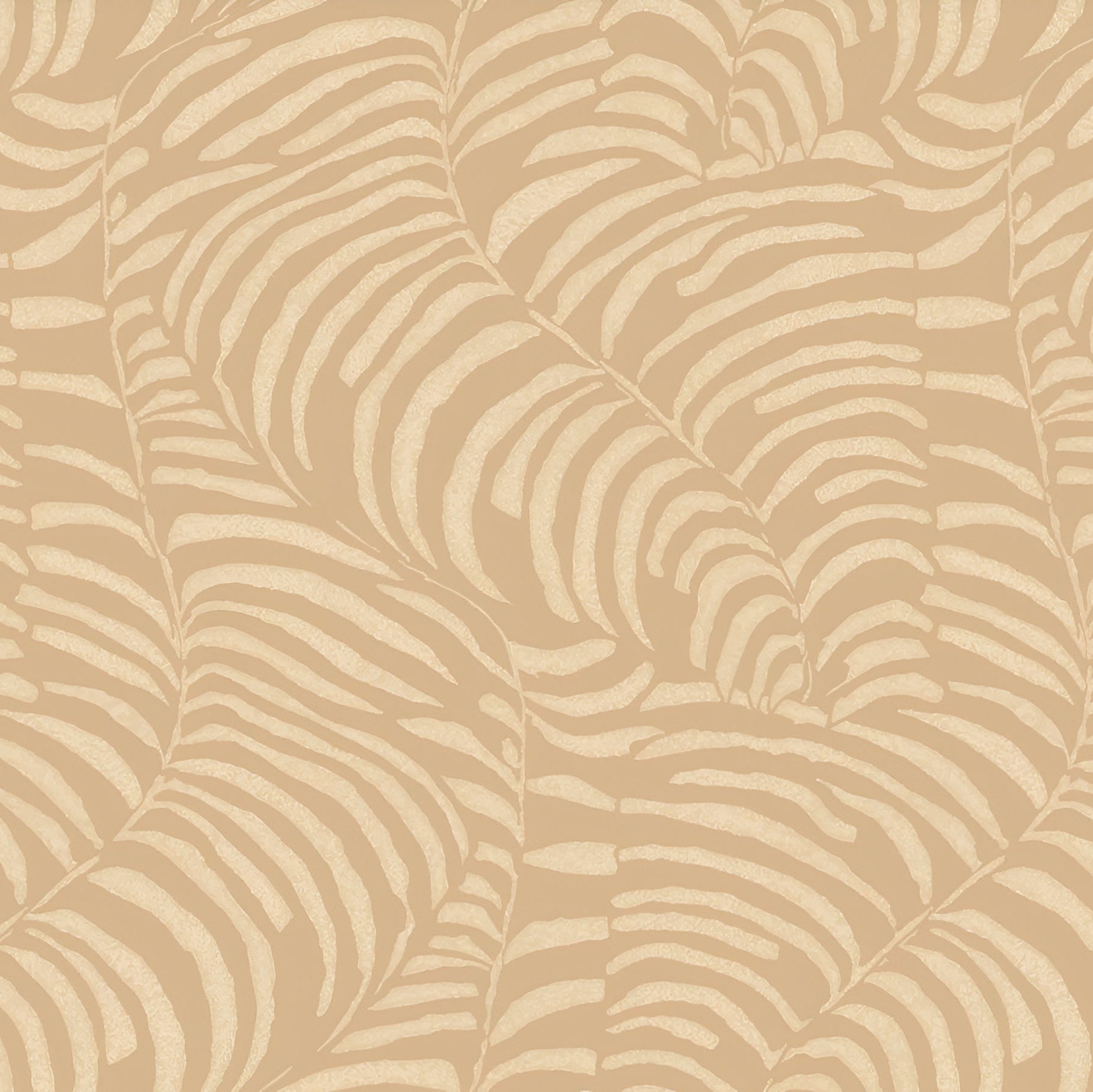 Metalen behang met een plantenmotief van varenbladeren NOBILE - SABLE/NACRÉ zandkleurig met parelmoer