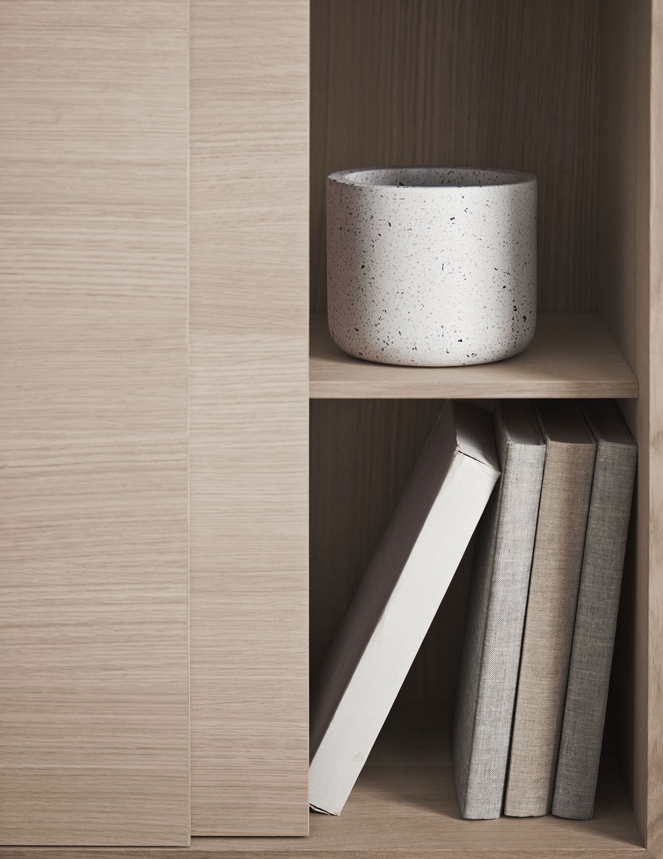 CASE kast op wielen eikenfineer