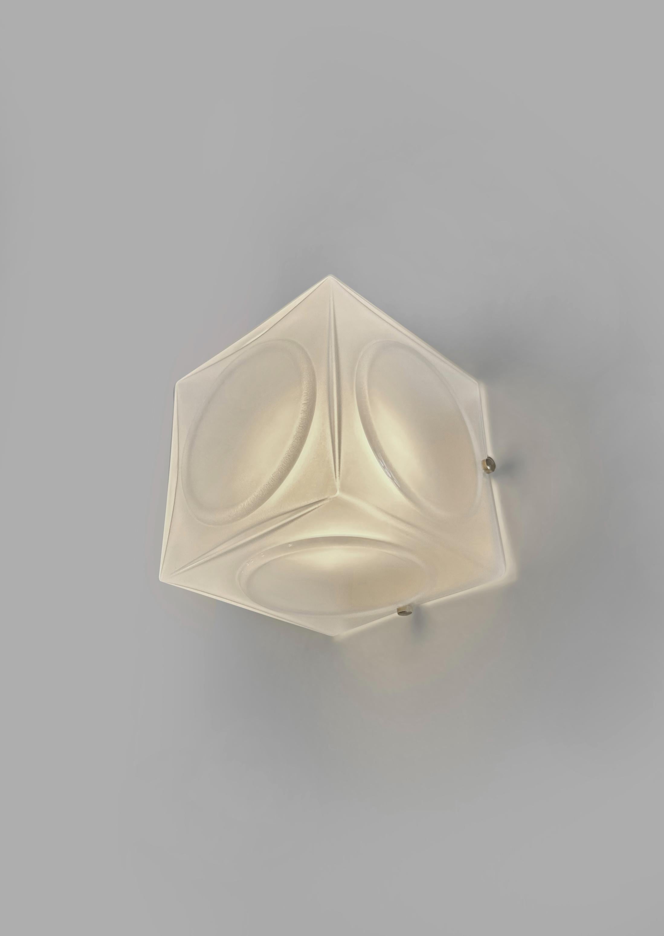 Lampa ścienna CHANT matowy klosz ze złotą podstawą