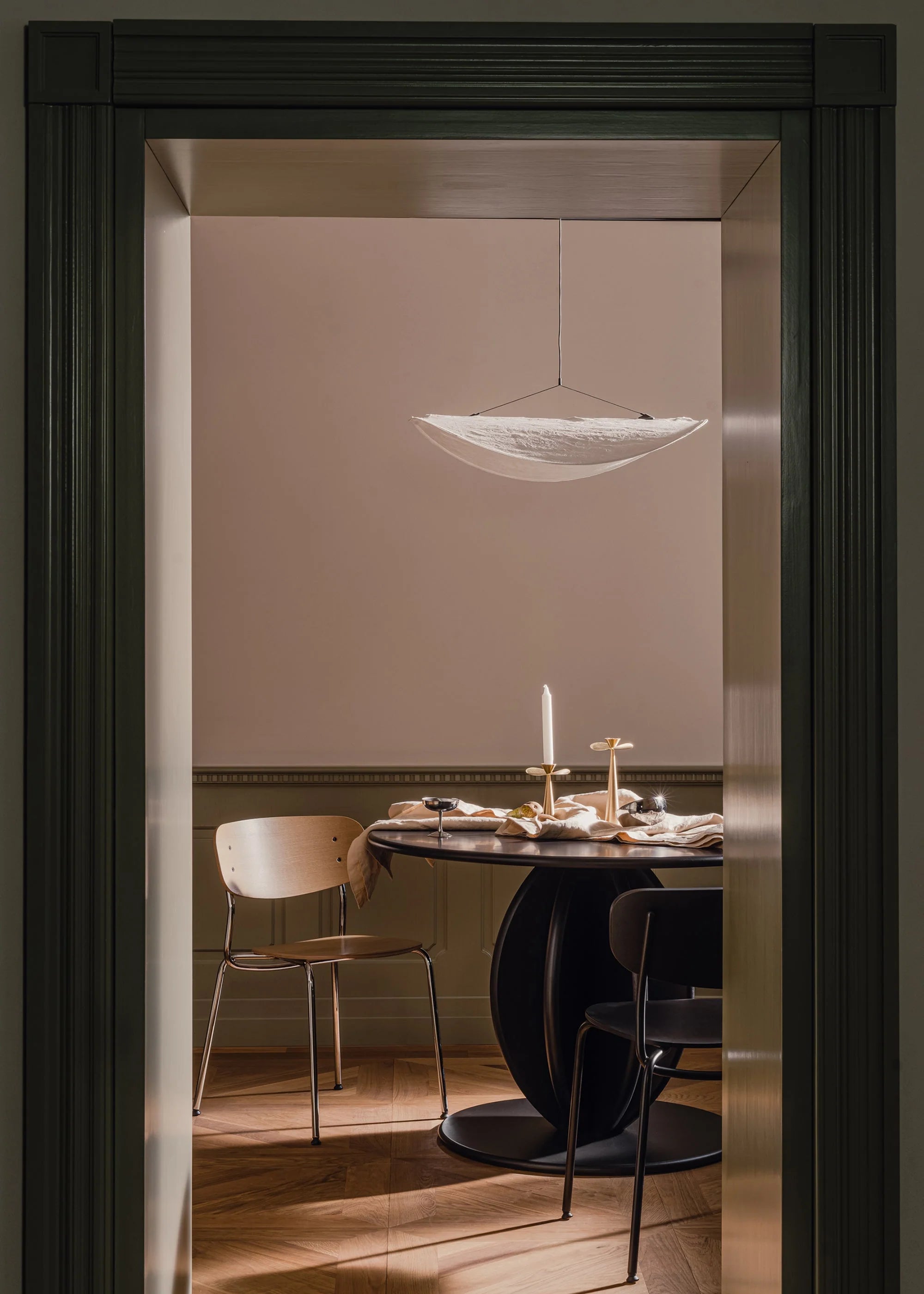 SPLOT Chair in Oak Wood with Chrome Base