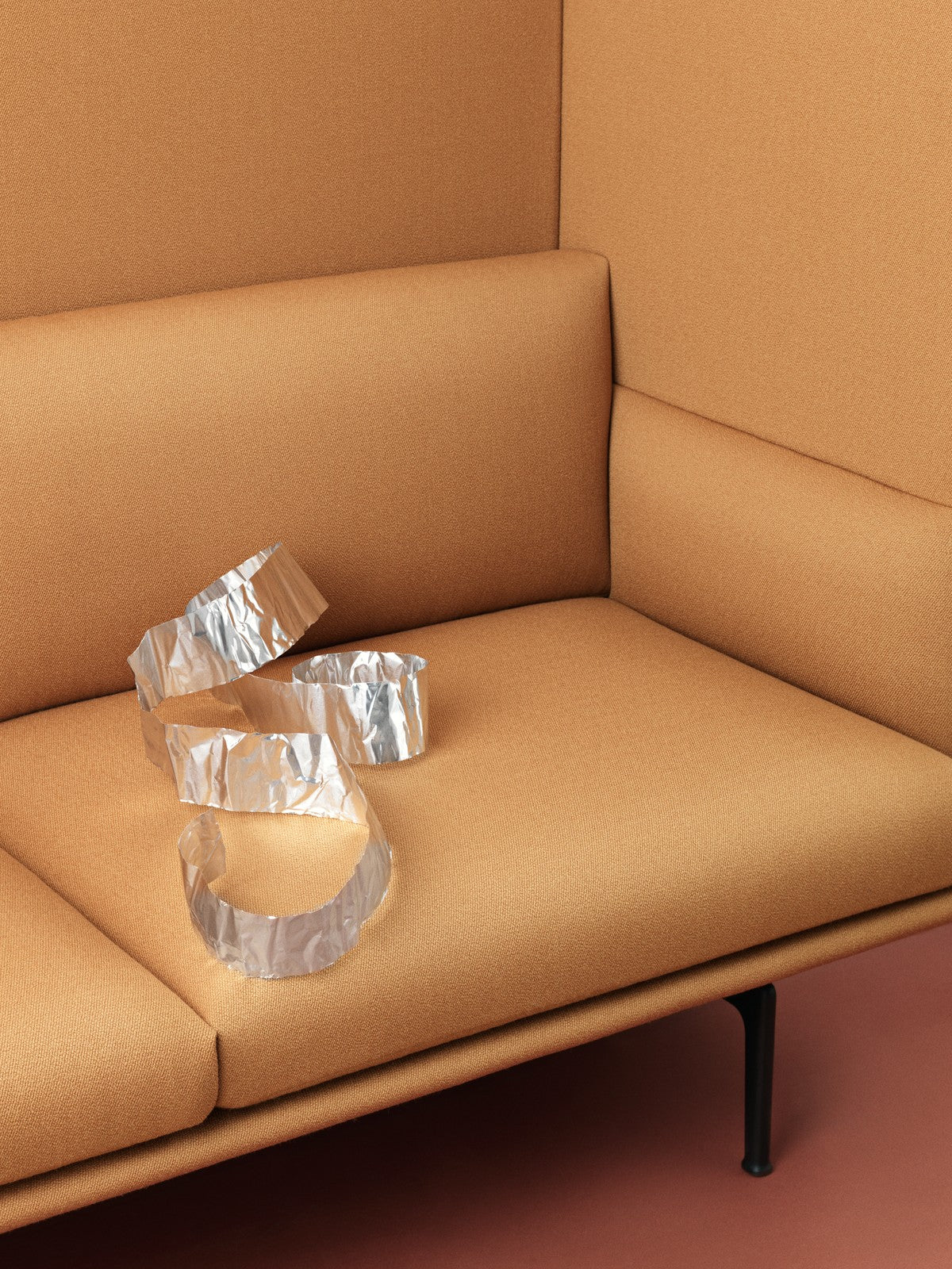 Sofa 3-zits OUTLINE HIGHBACK gestoffeerd