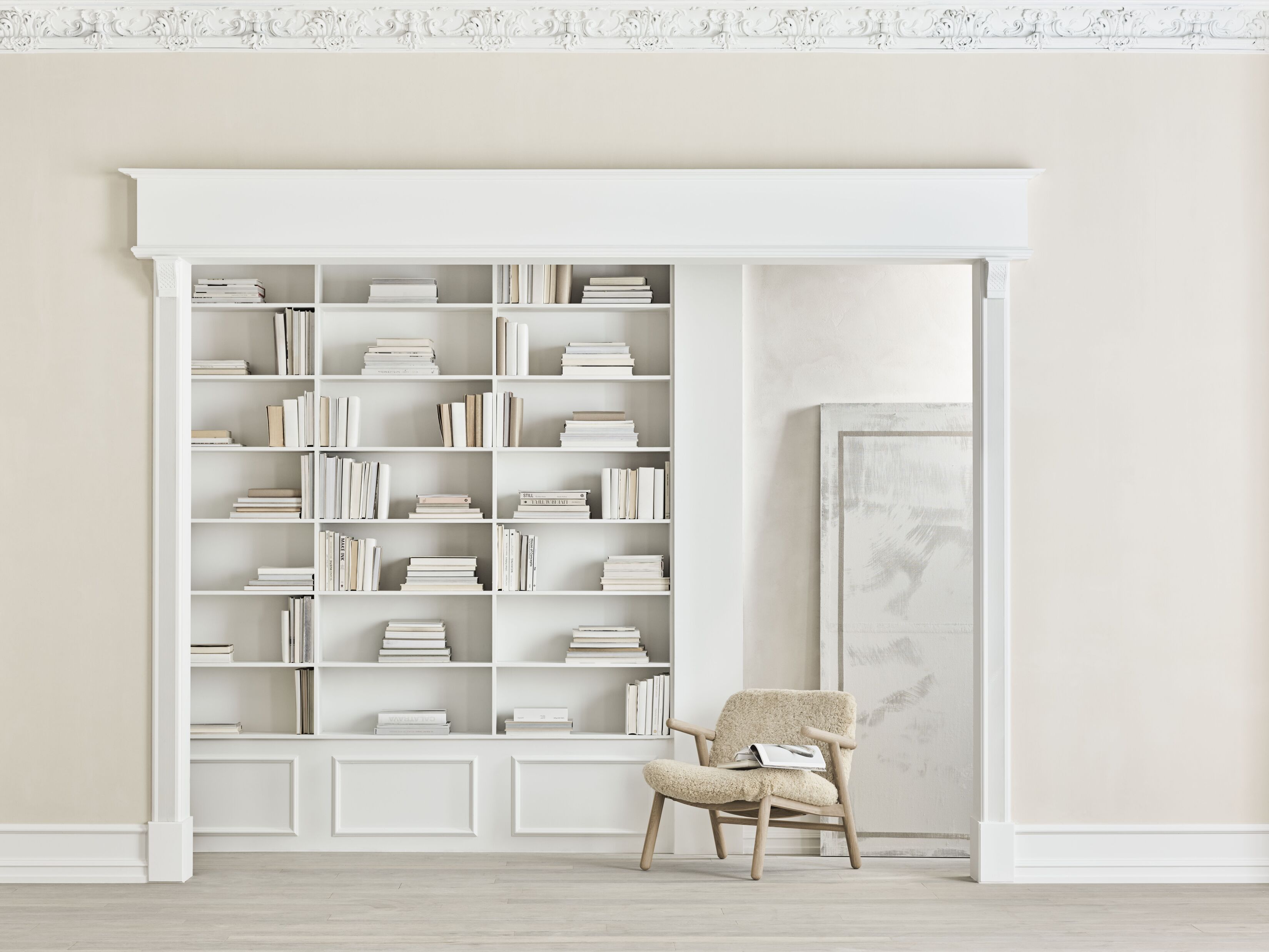 Fauteuil COSH met een basis van donker eikenhout