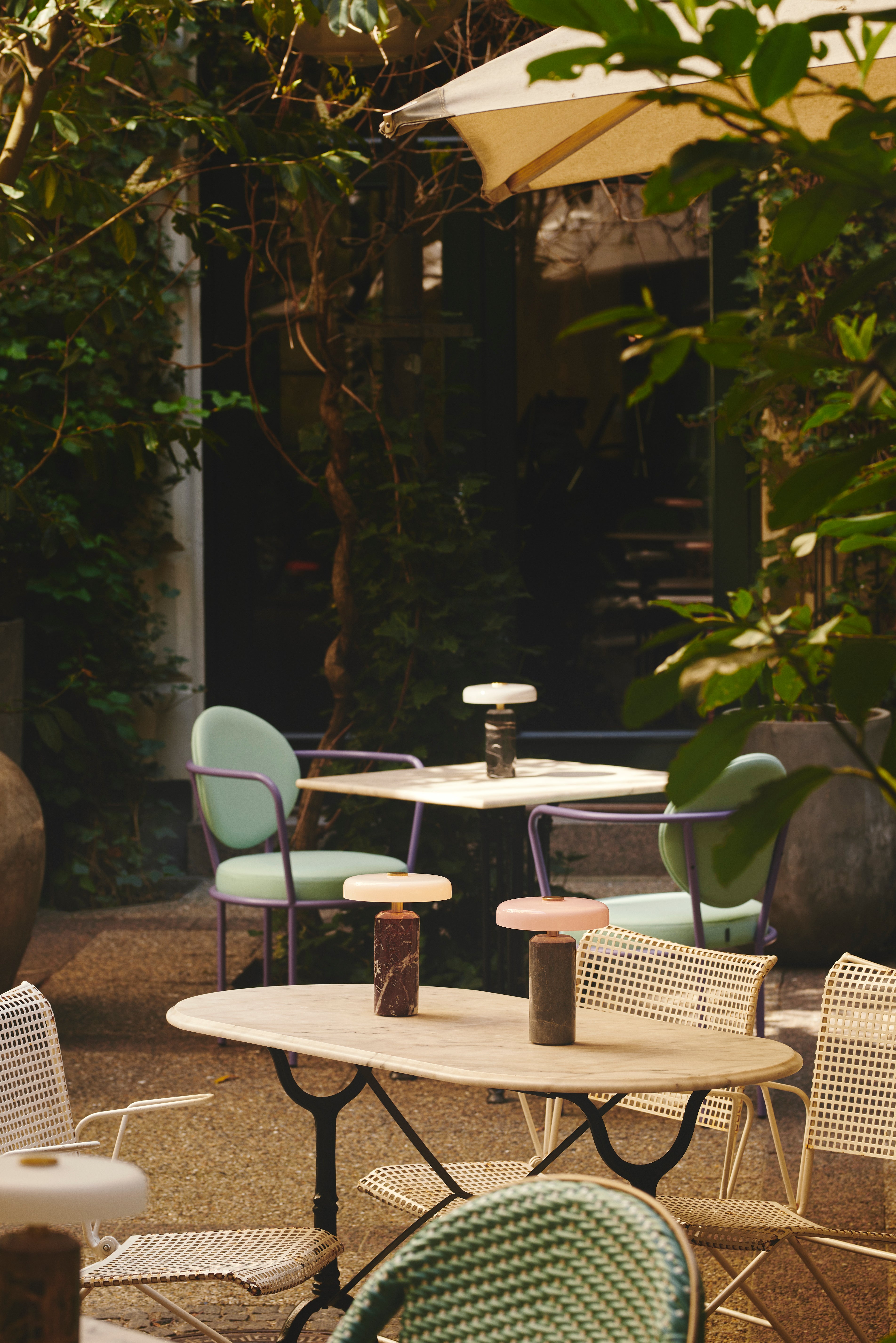 Draagbare lamp TRIP zilver marmer met roze glas