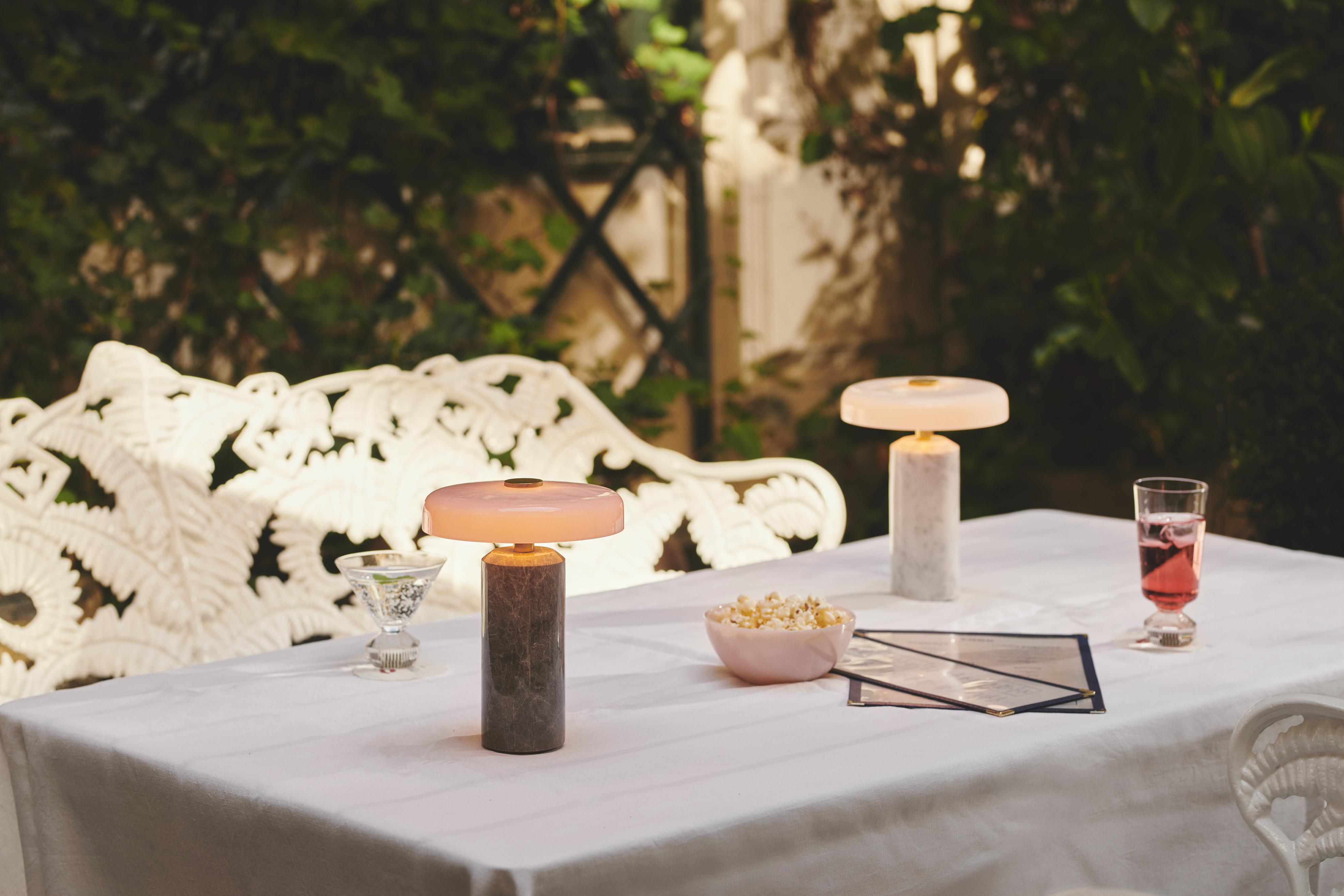 Draagbare lamp TRIP zilver marmer met roze glas