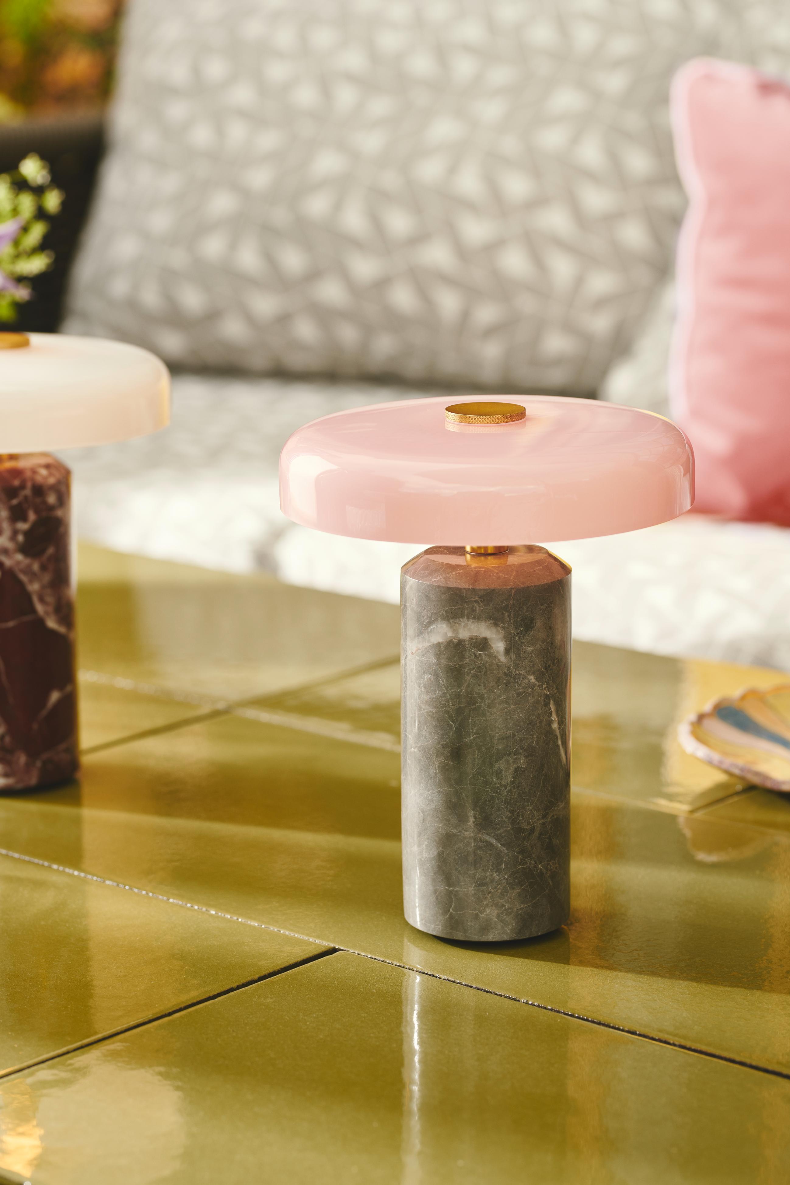 Draagbare lamp TRIP zilver marmer met roze glas