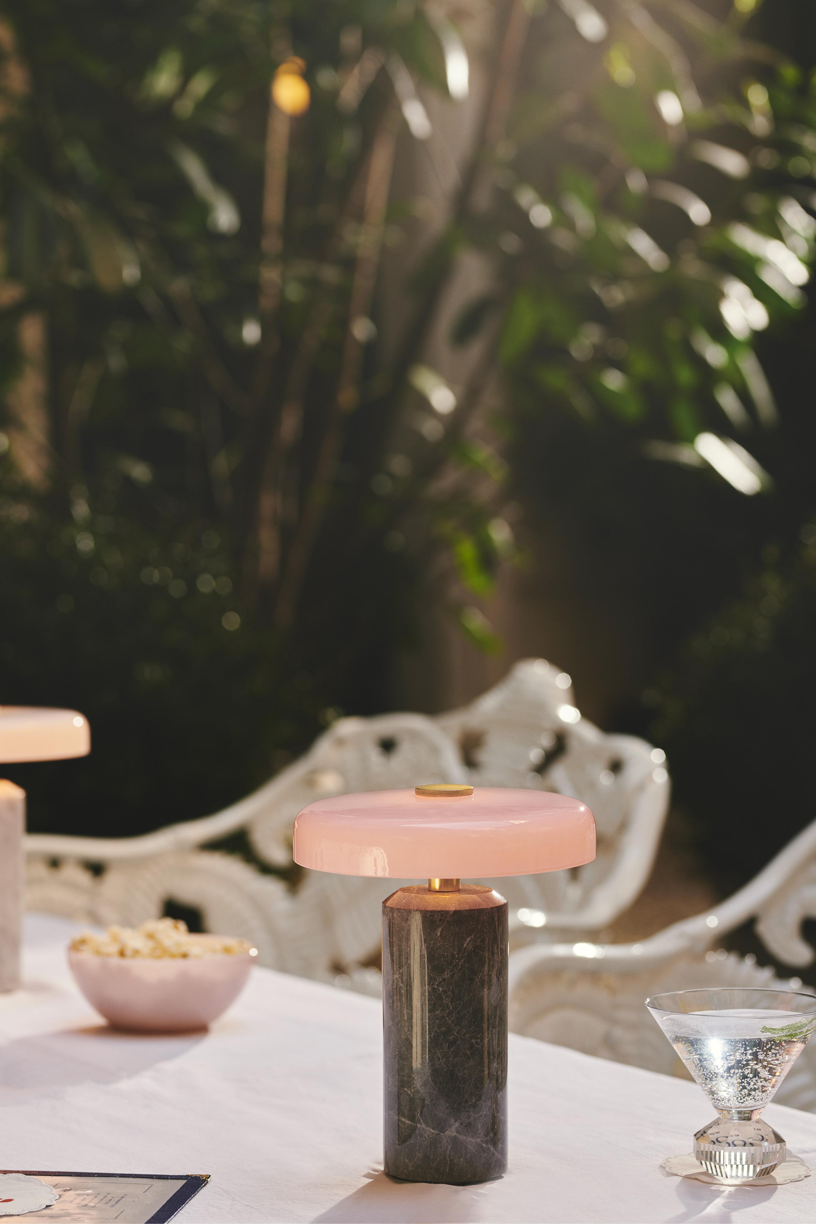 Draagbare lamp TRIP zilver marmer met roze glas