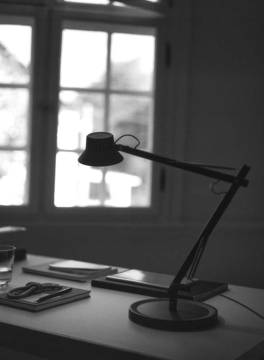 Lampa biurkowa regulowana DEDICATE czarny