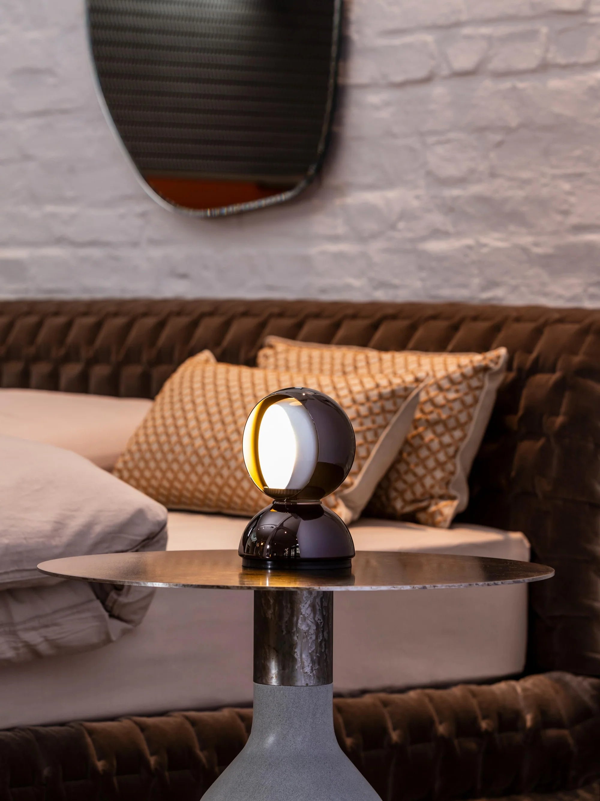ECLISSE Black Table Lamp