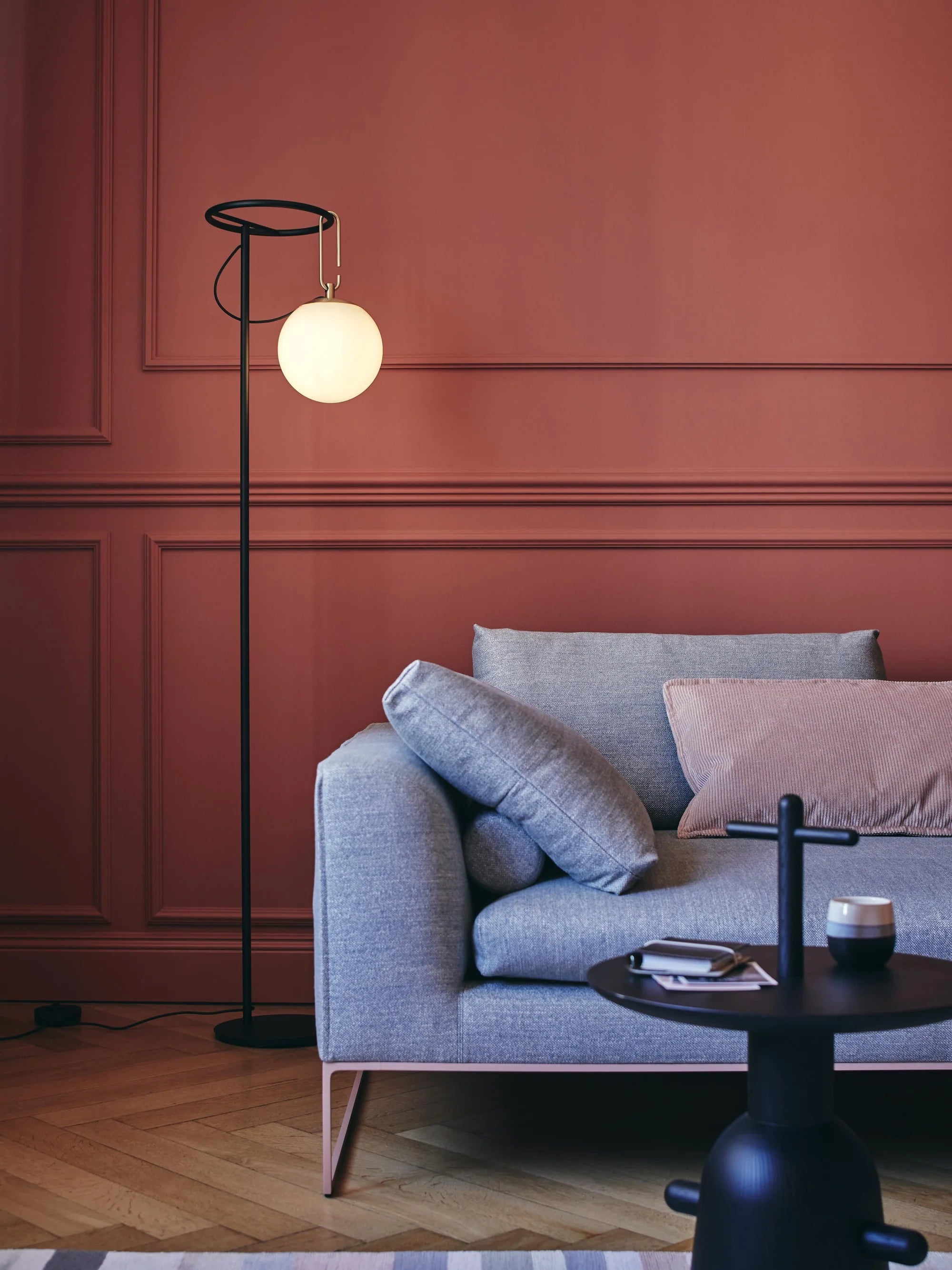 Vloerlamp NH zwart met messing en wit