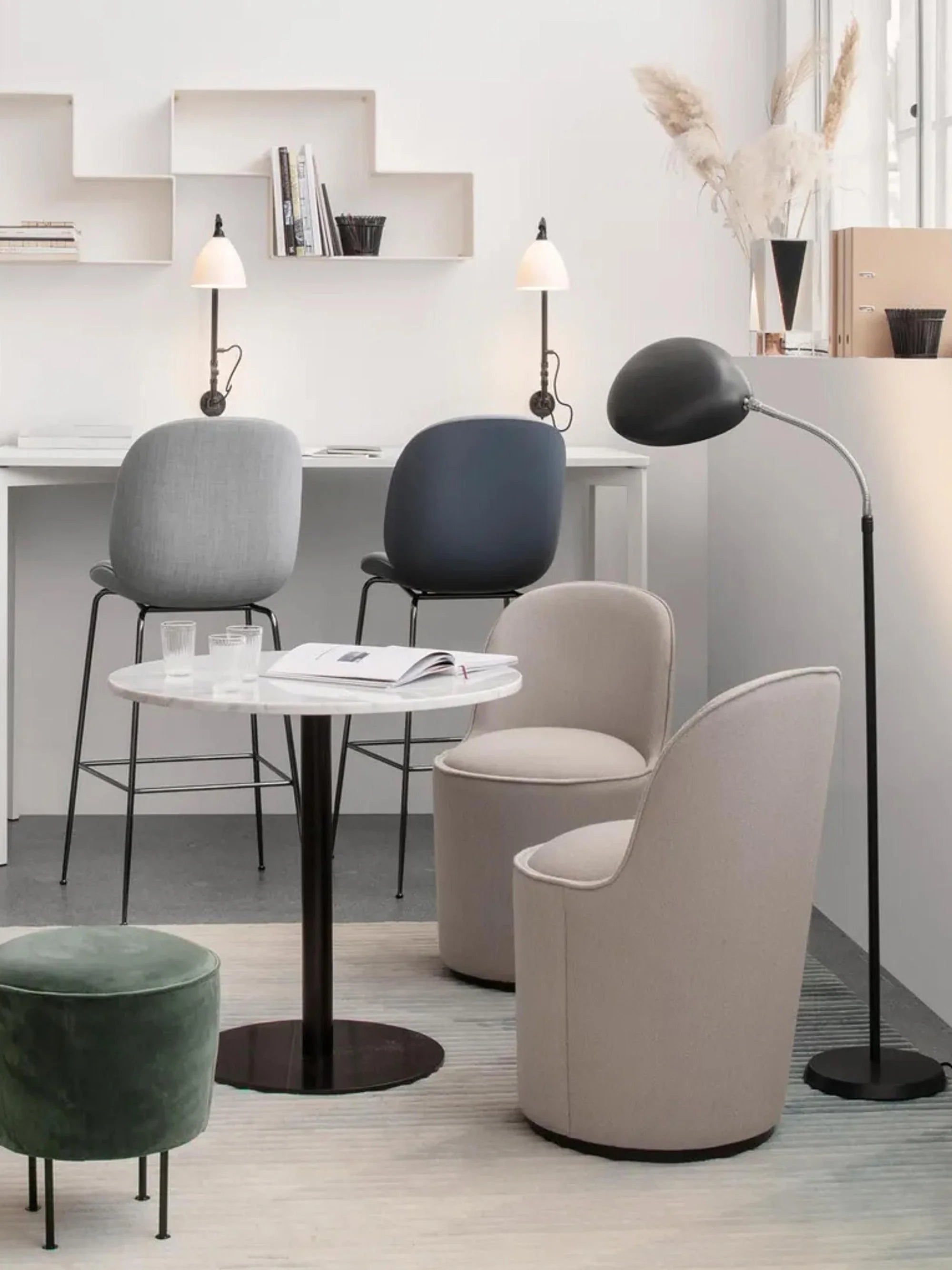 COBRA black reading floor lamp