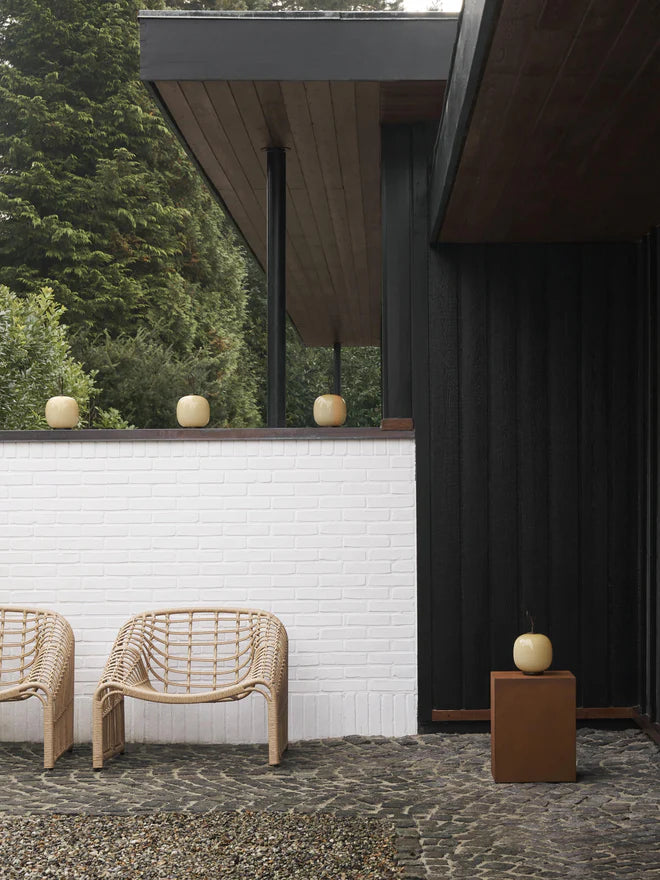 Draagbare lamp VL 45 lichtgeel met zwarte voet