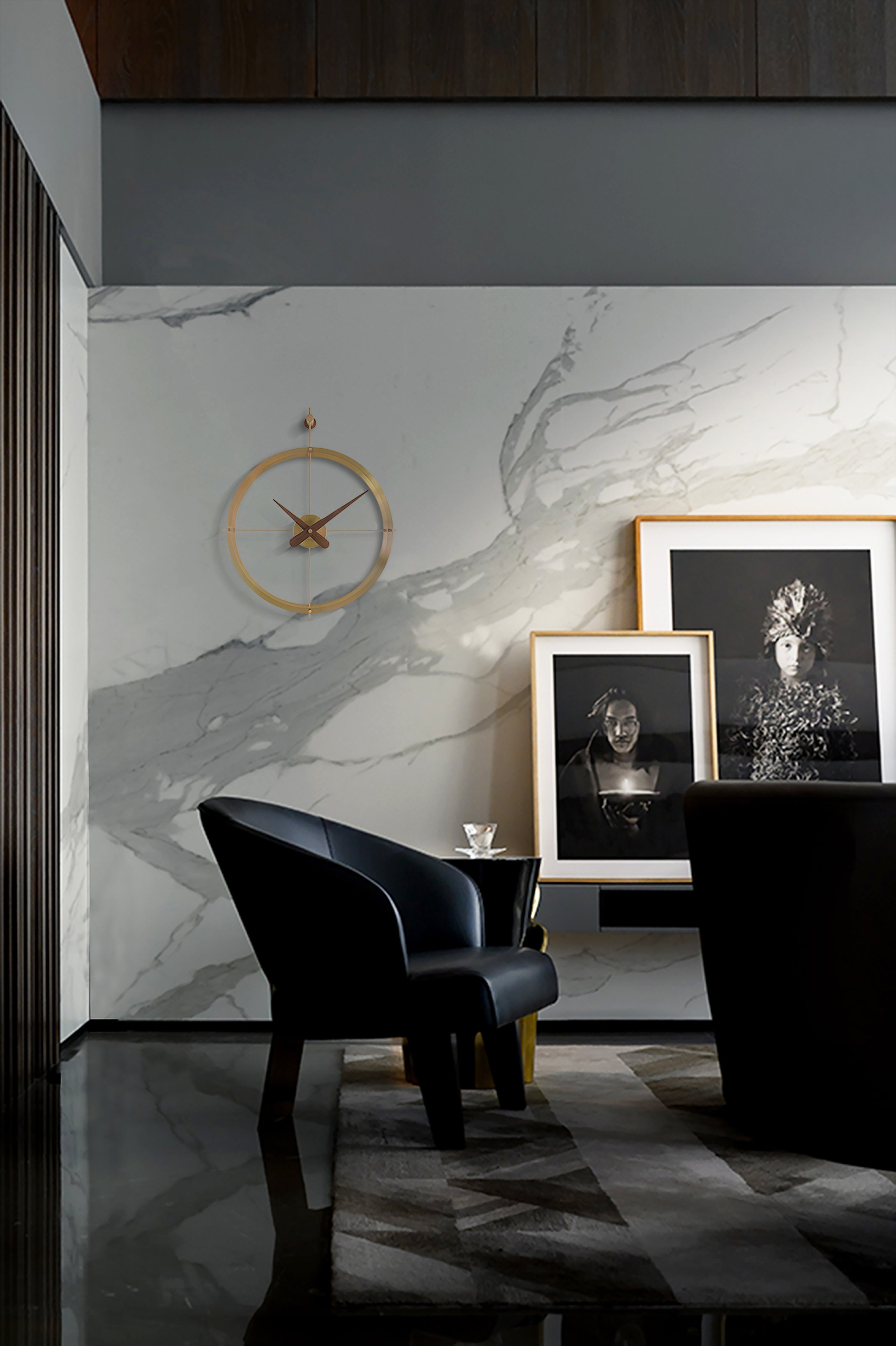 Wandklok DOS PUNTOS PREMIUM notenhout met messing afwerking