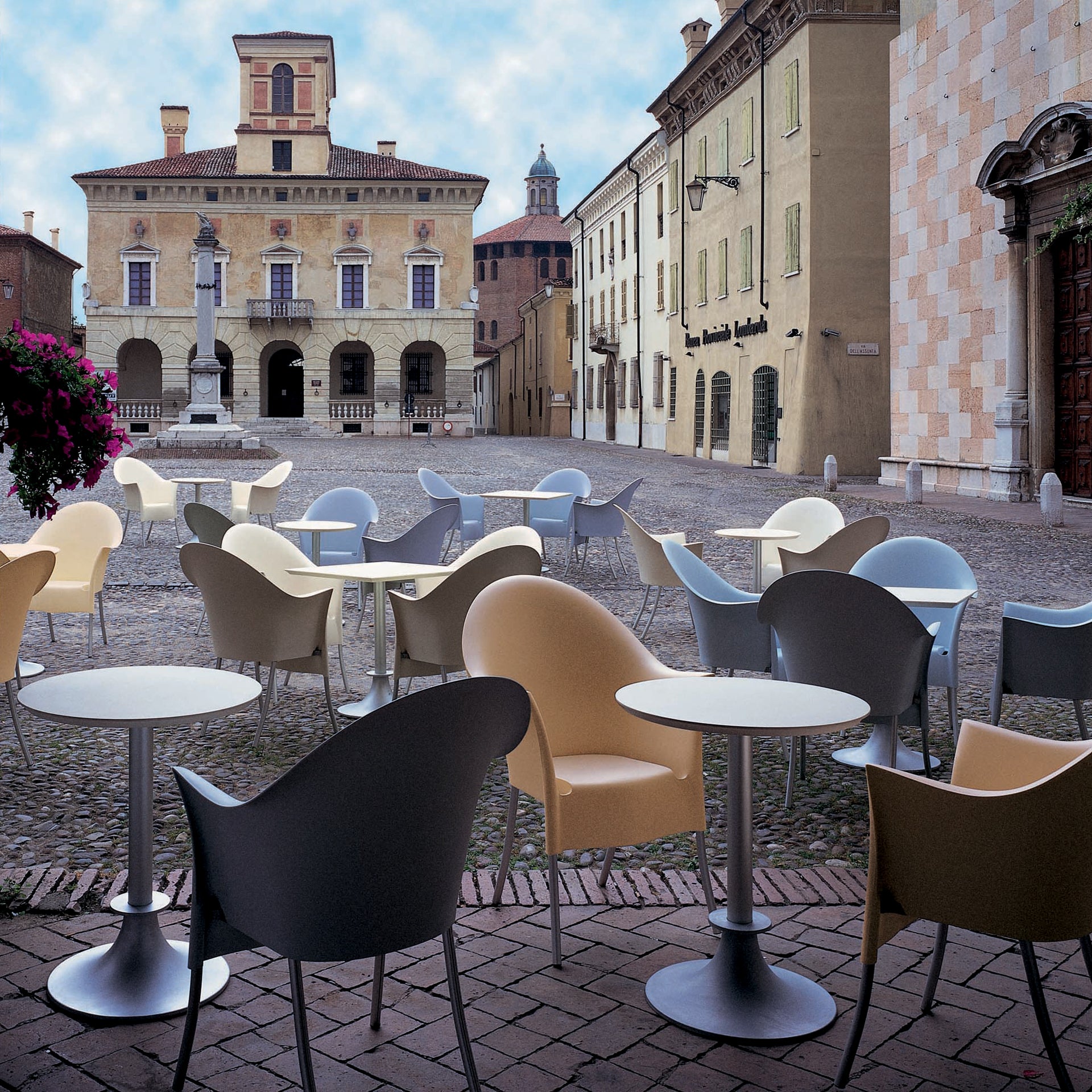 Lord yi cream cafe table