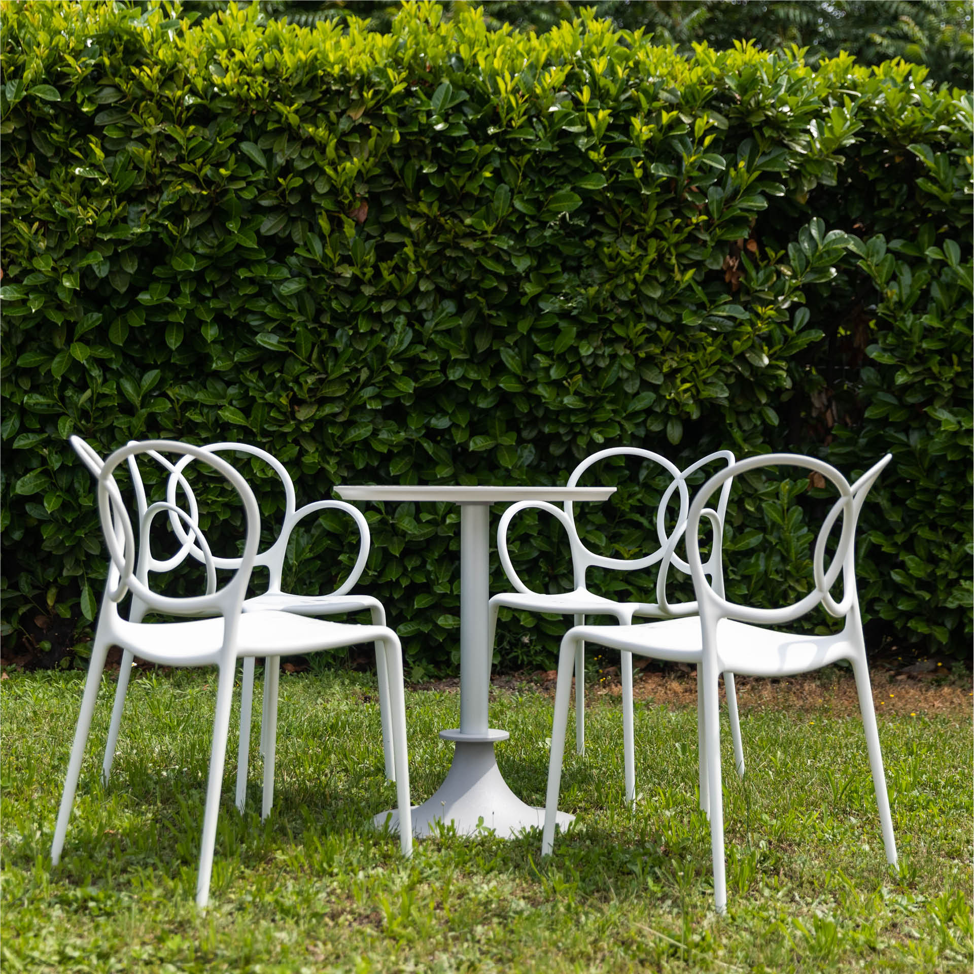 Lord yi cream cafe table