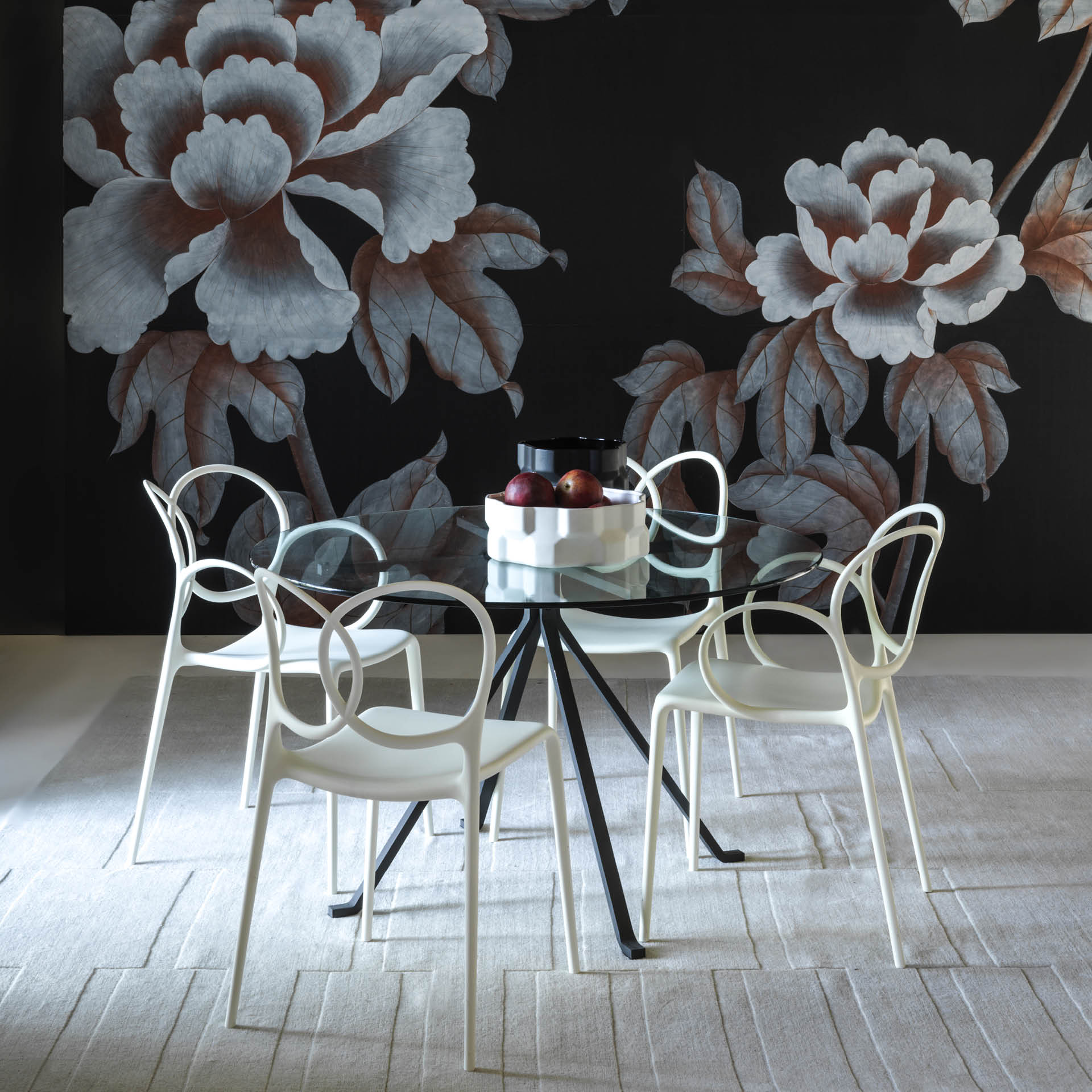 Stuhl mit Sissi dunkelgrauen Armlehnen