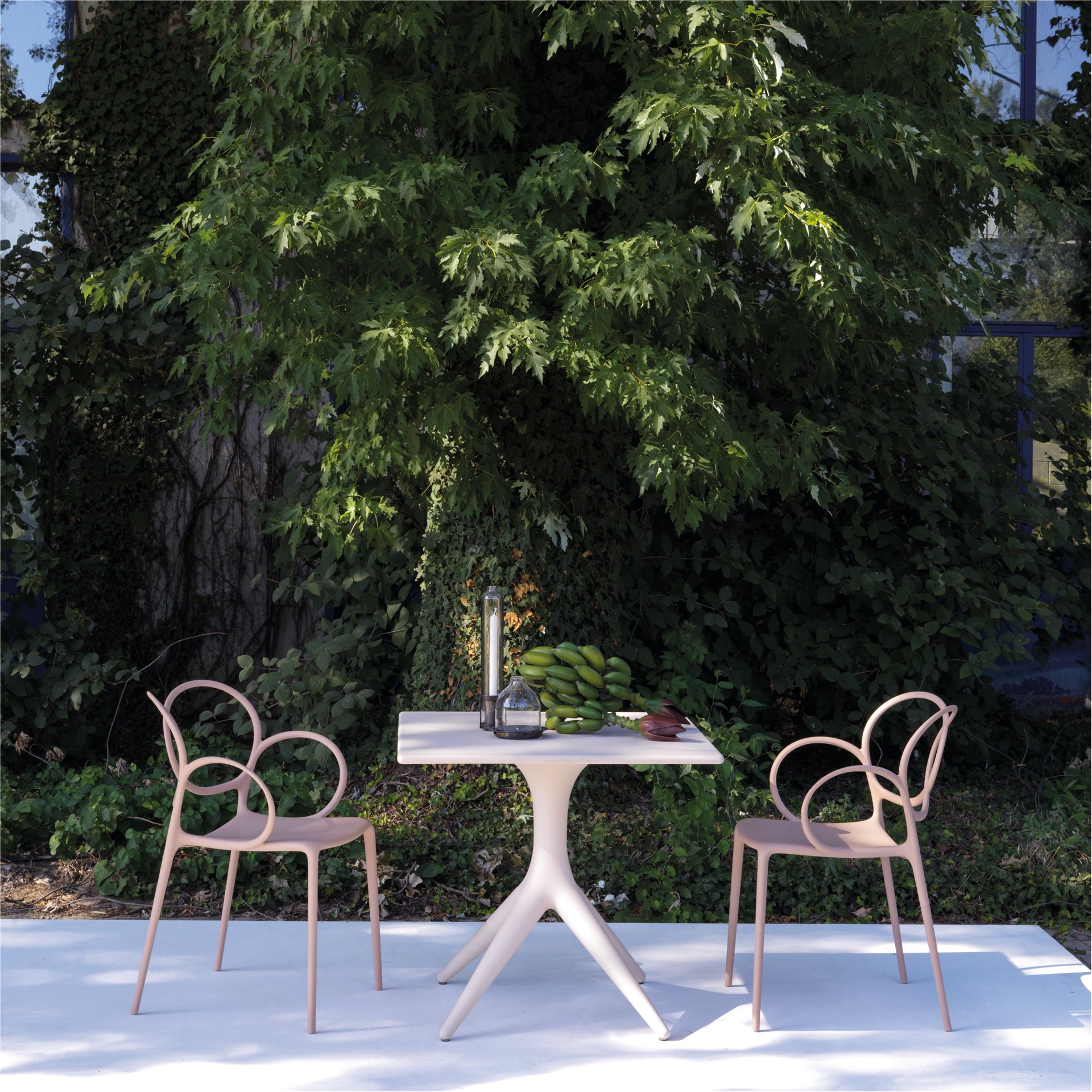 Stuhl mit Sissi dunkelgrauen Armlehnen