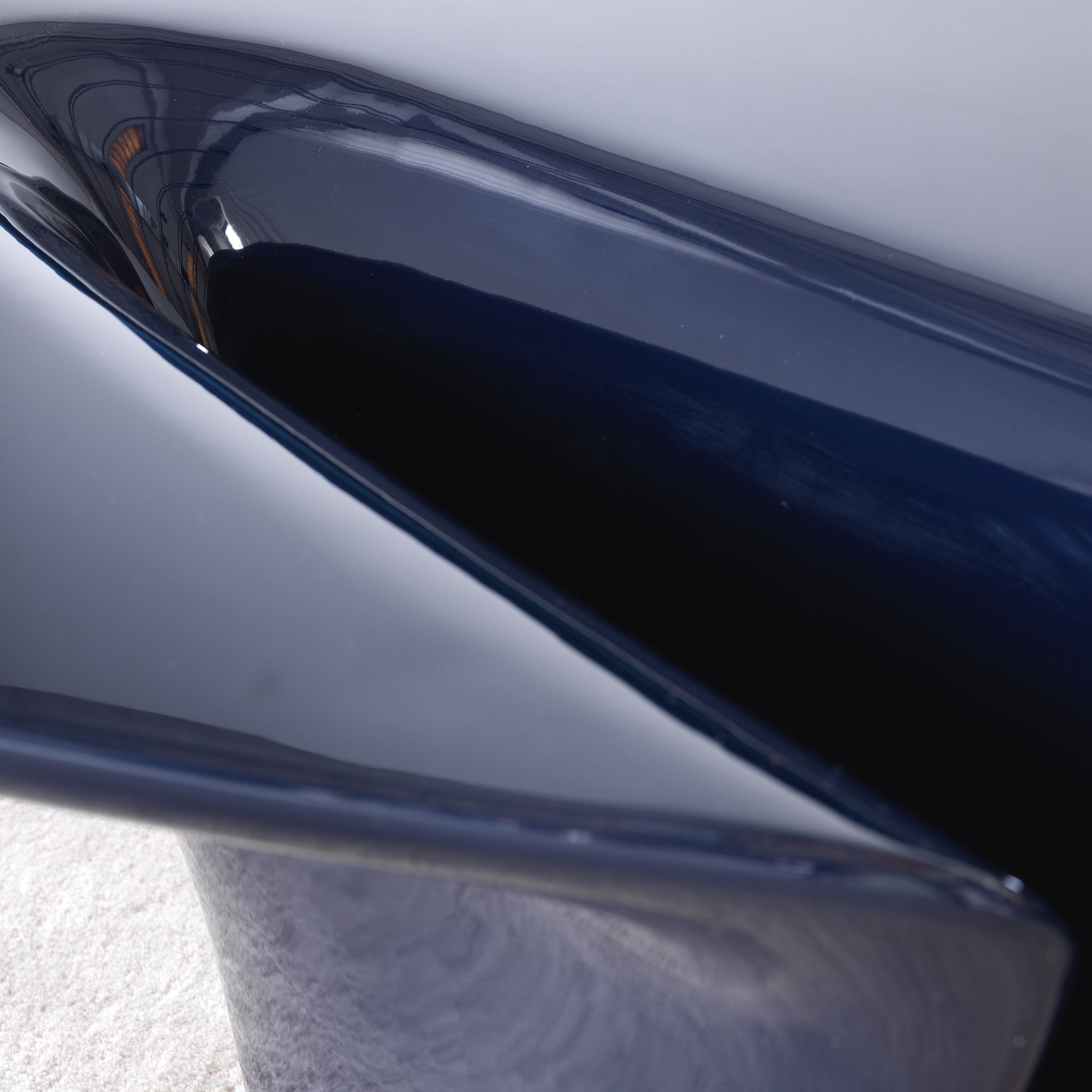 Wasserfall blauer Couchtisch