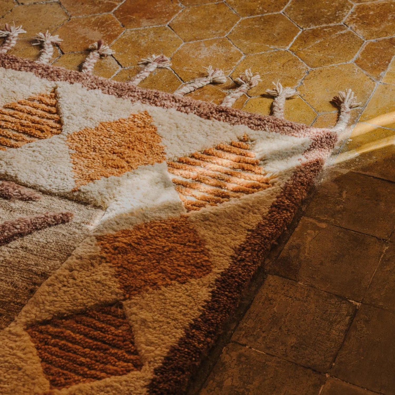 Wool rug WILDCAT brown-orange with fringes