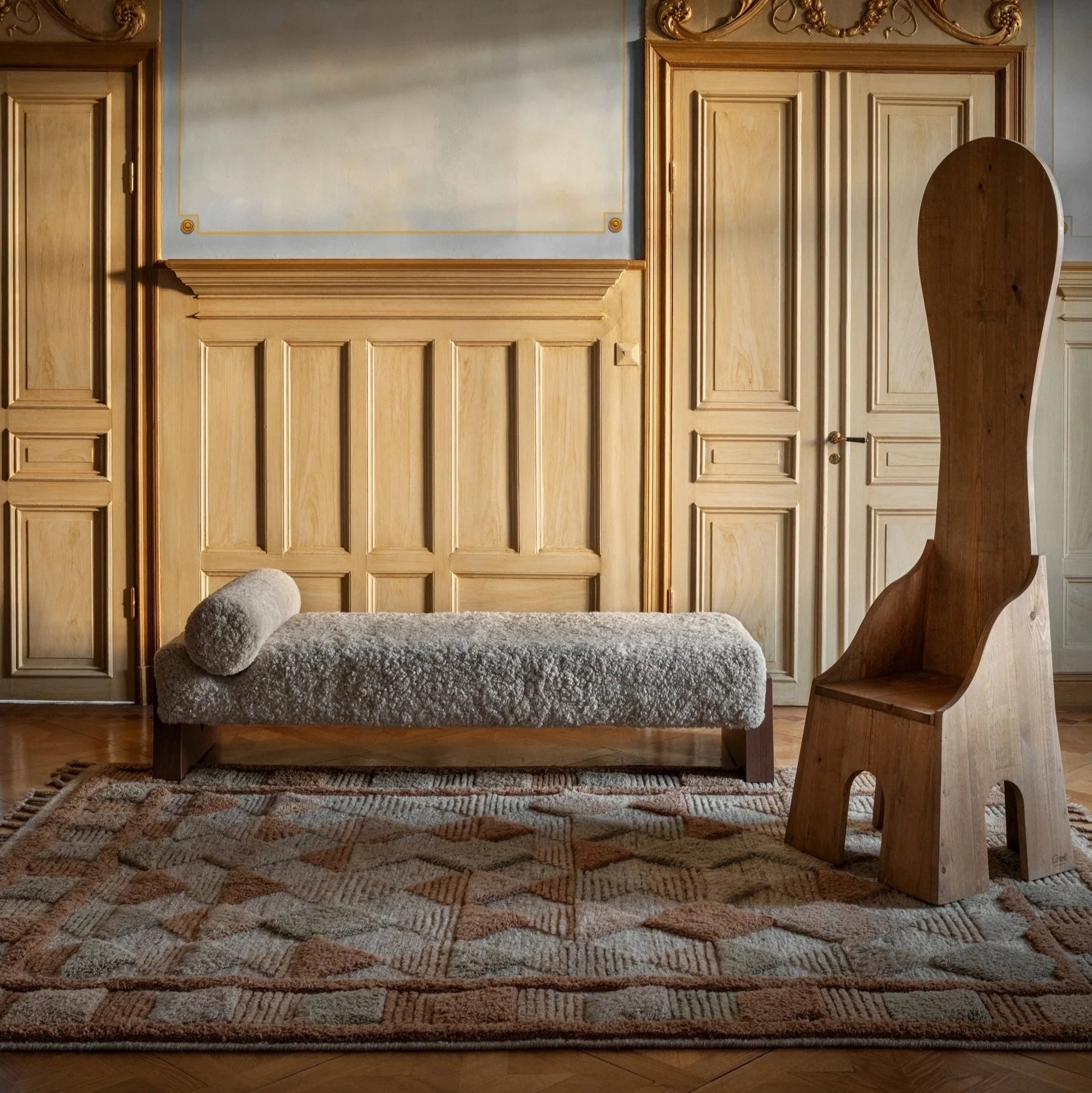 V Lounge Chair Sheepskin