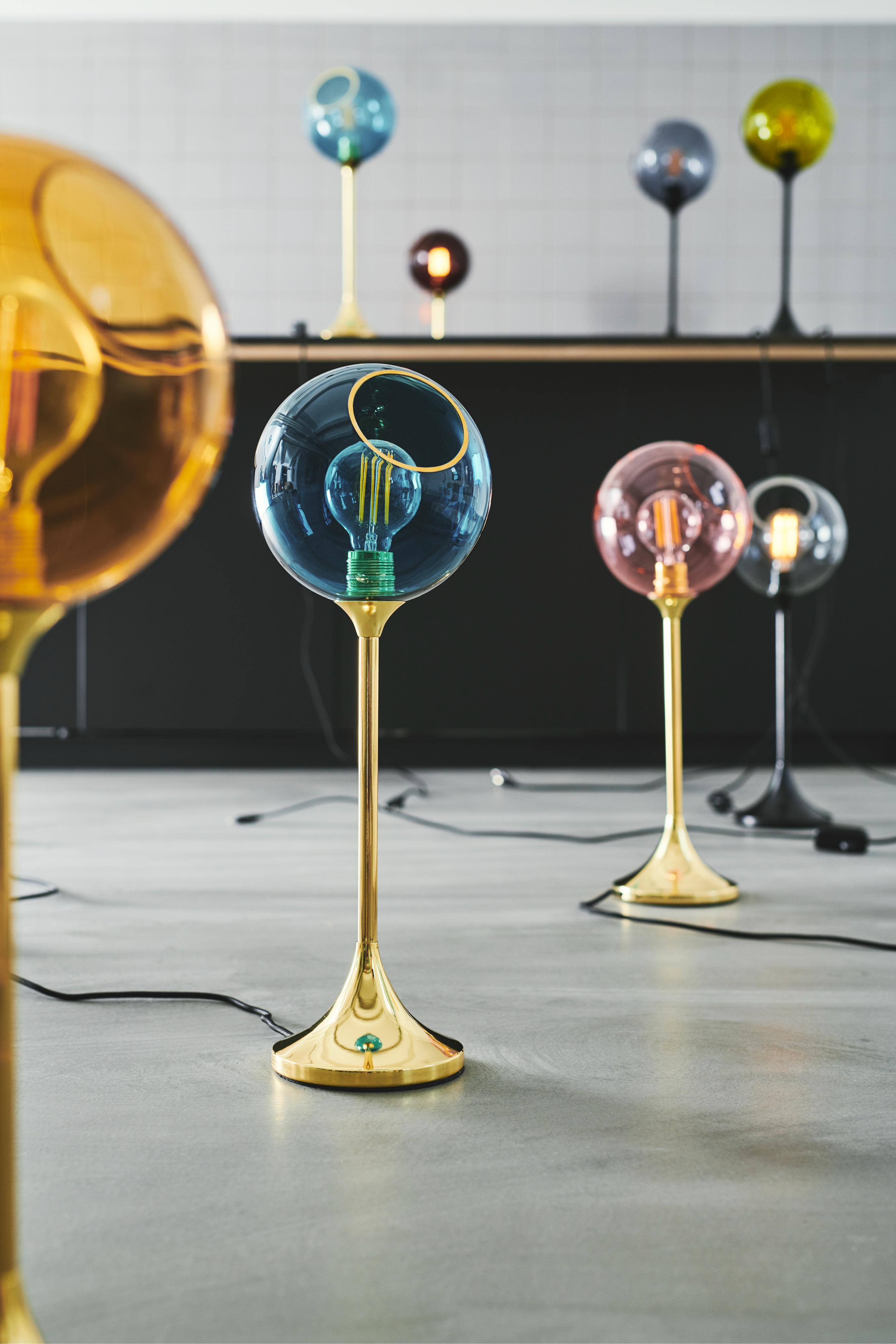 BALLROOM pink table lamp with a gold base