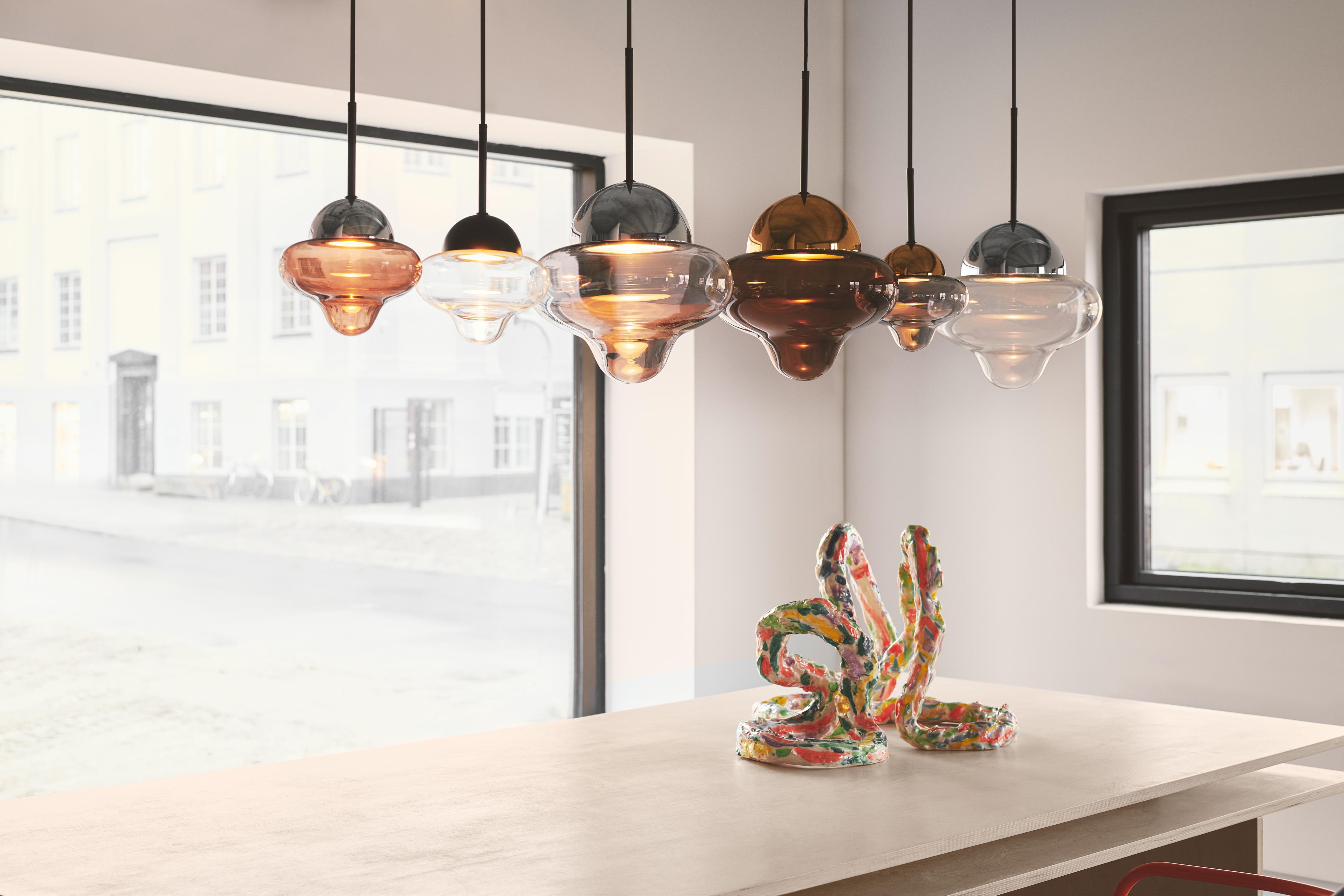 Hanglamp NUTTY bruin glas met zwarte afwerking