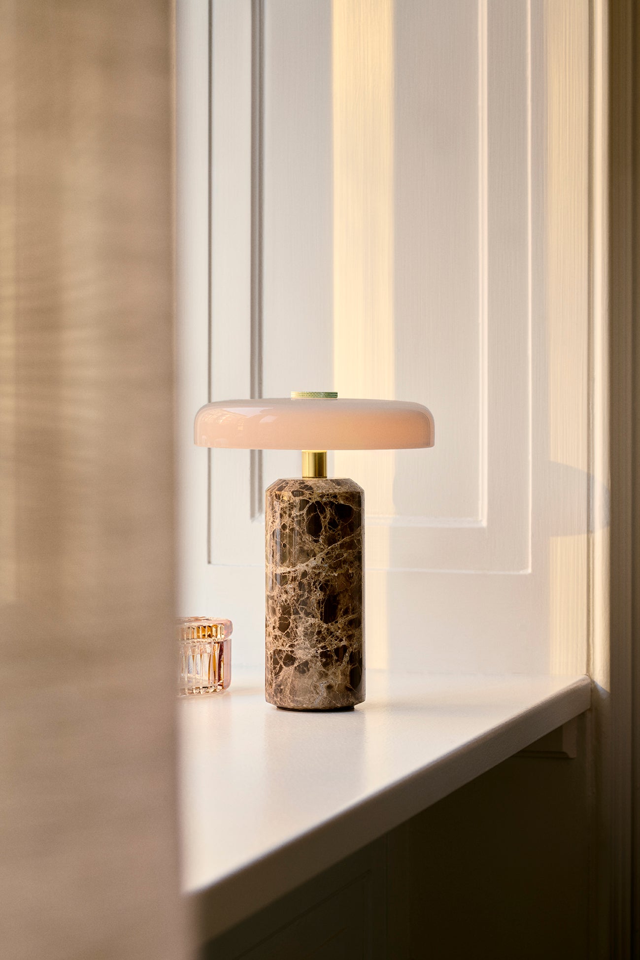 Portable lamp TRIP brown marble with milky white glass