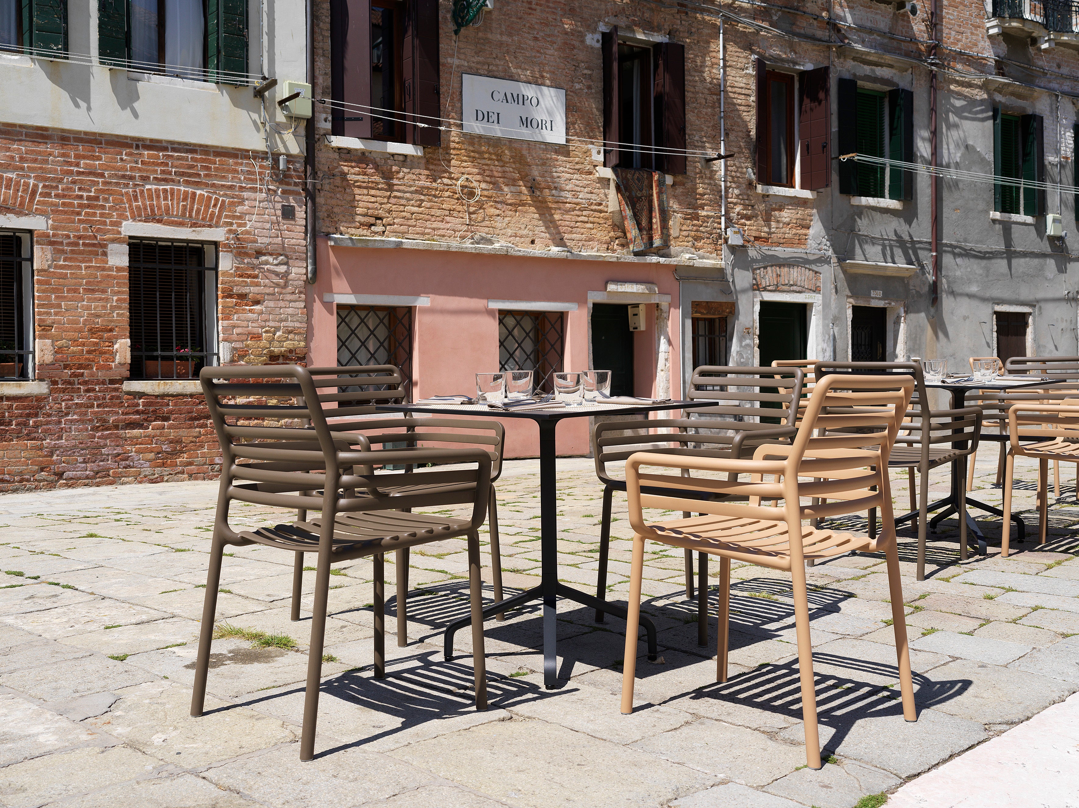 Outdoor chair with armrests DOGA white
