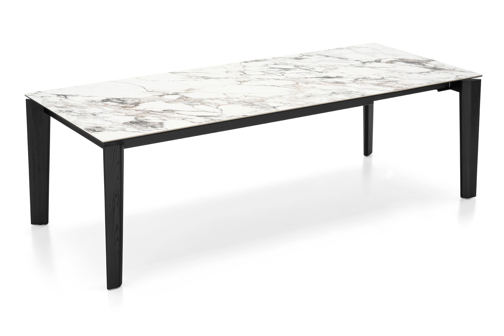 Uitschuifbare tafel DOGMA met een wit blad en een zwarte houten basis