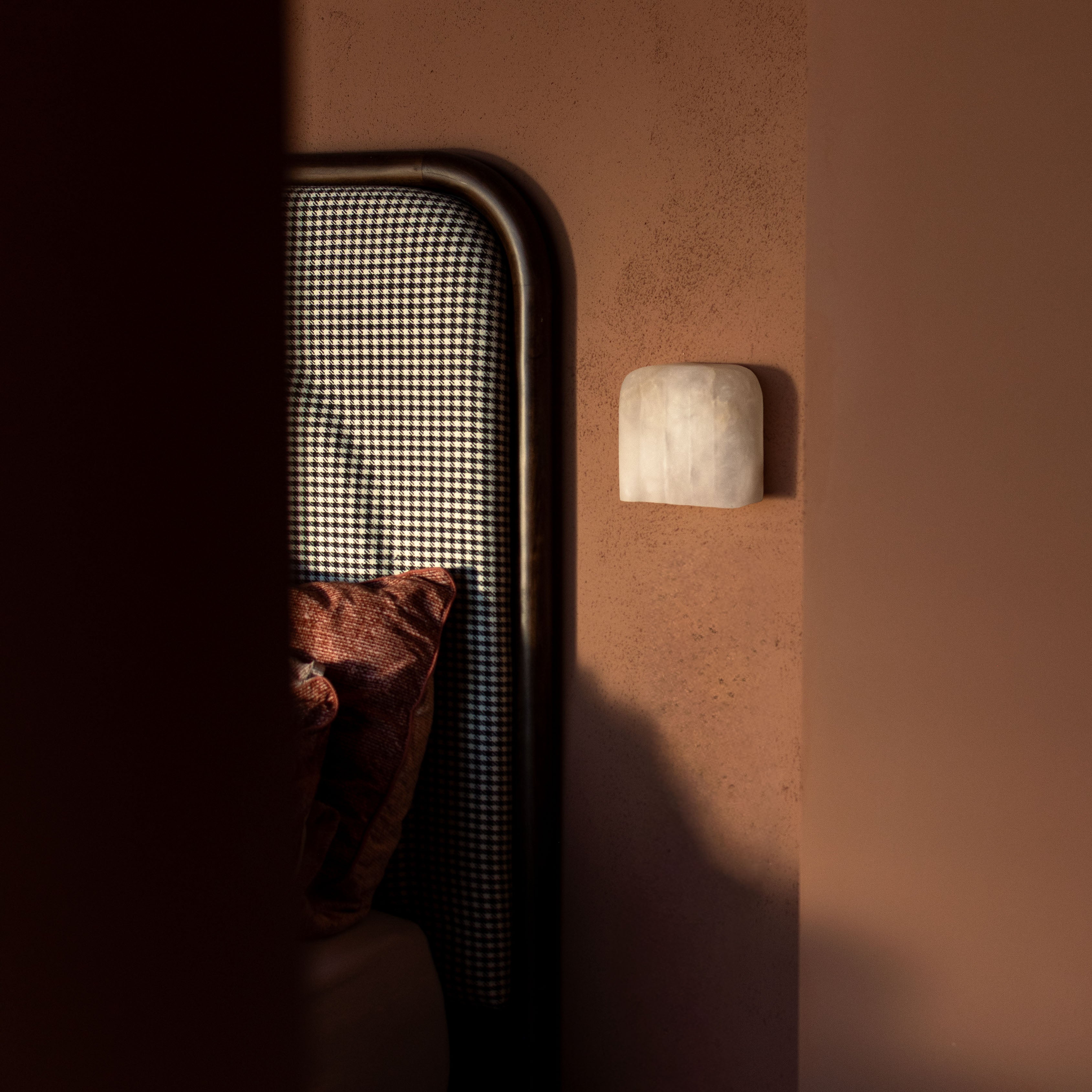 MEROPE Alabaster Wandlamp met een matte afwerking