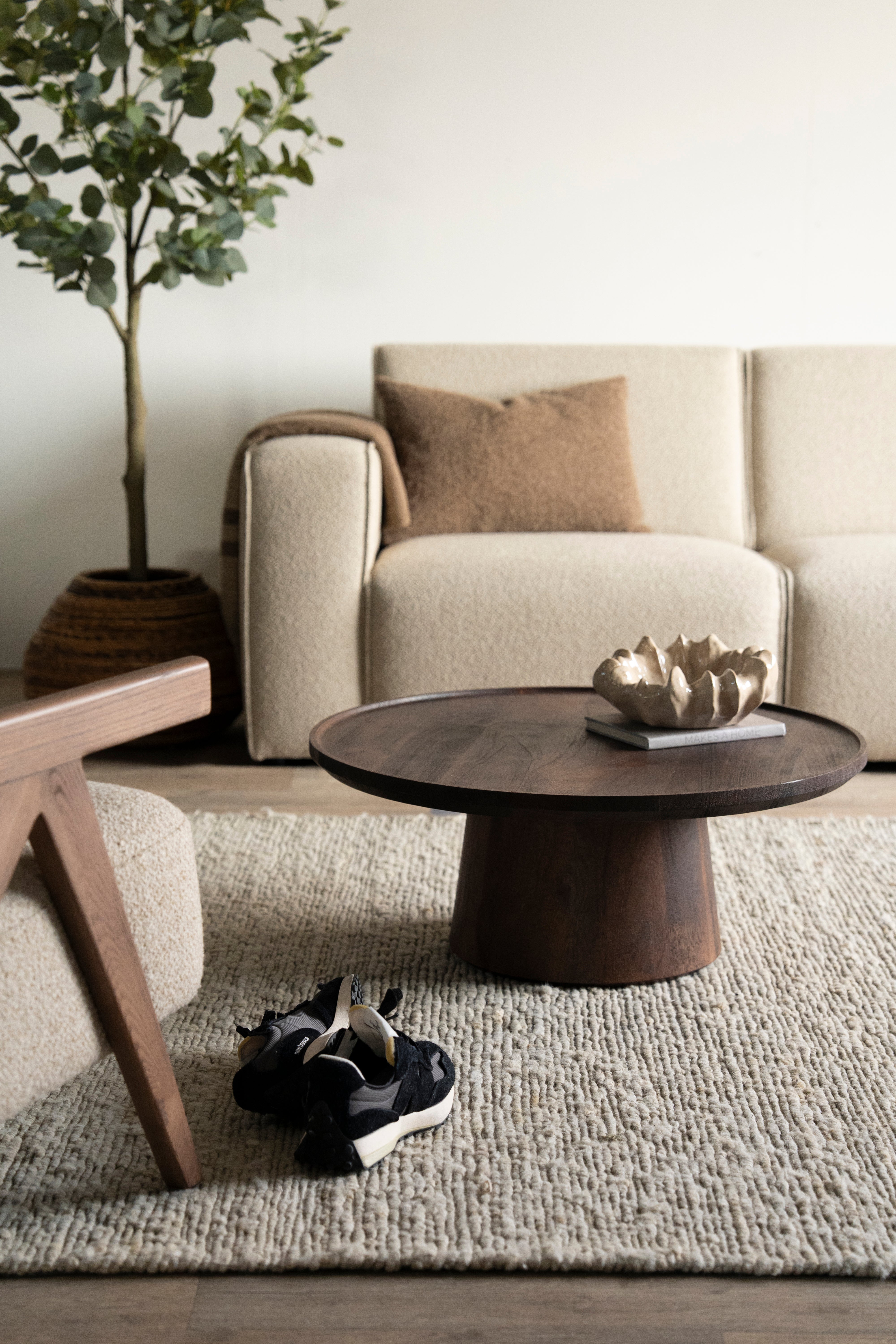 Couchtisch RON aus Mangoholz