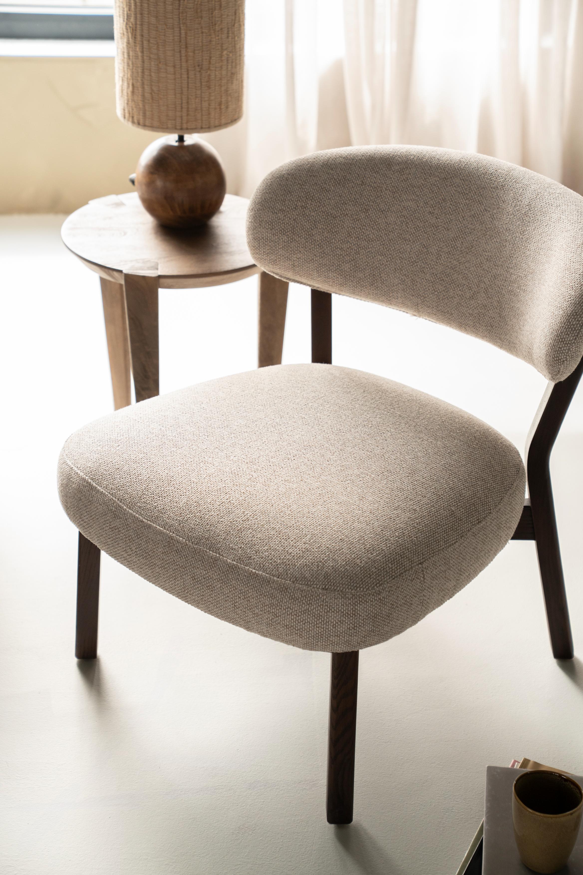 Sessel MIKKY beige mit dunklem Holzgestell