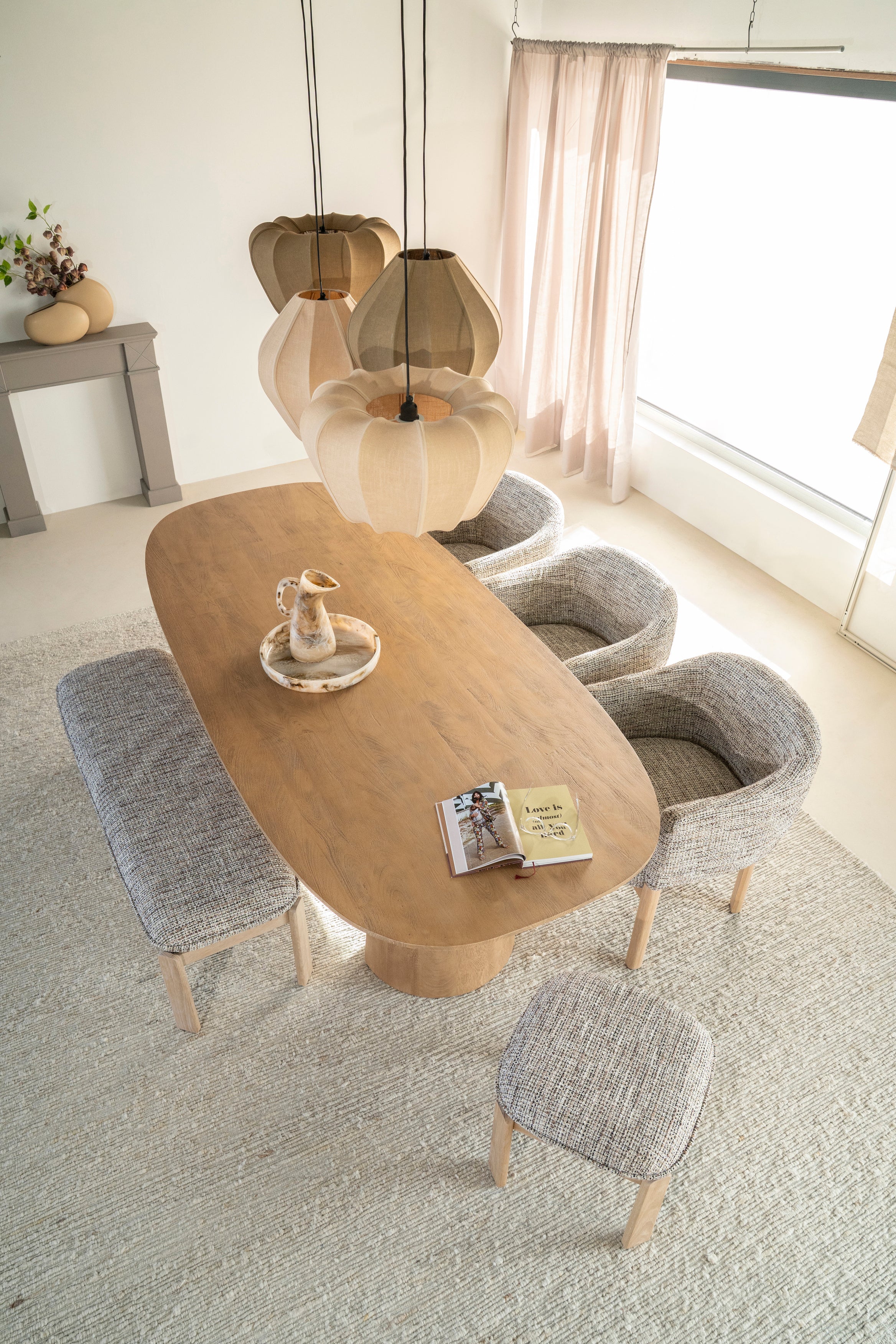 Fauteuil MICHA taupe met eiken basis
