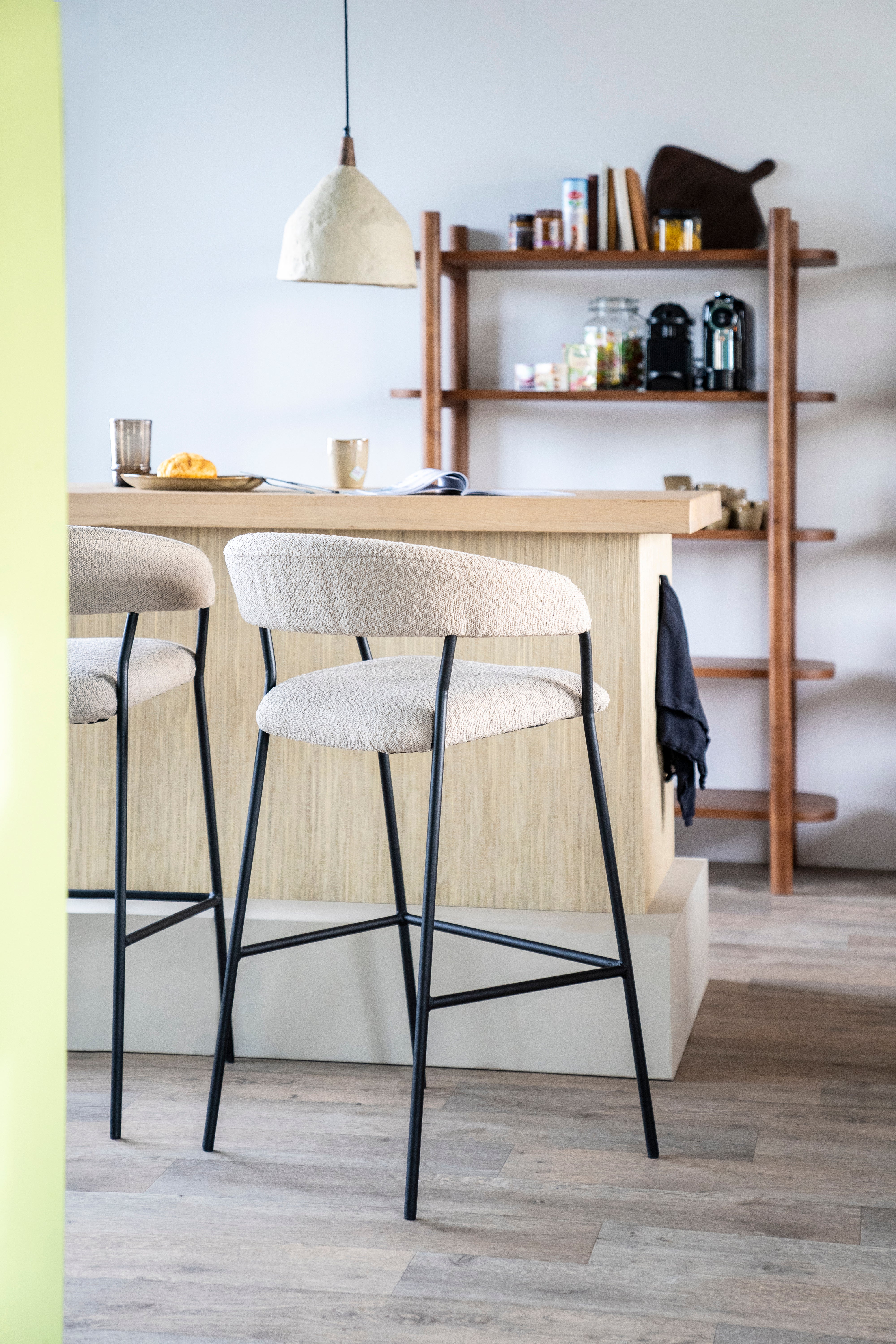 Hocker LUKA taupe mit schwarzem Fuß