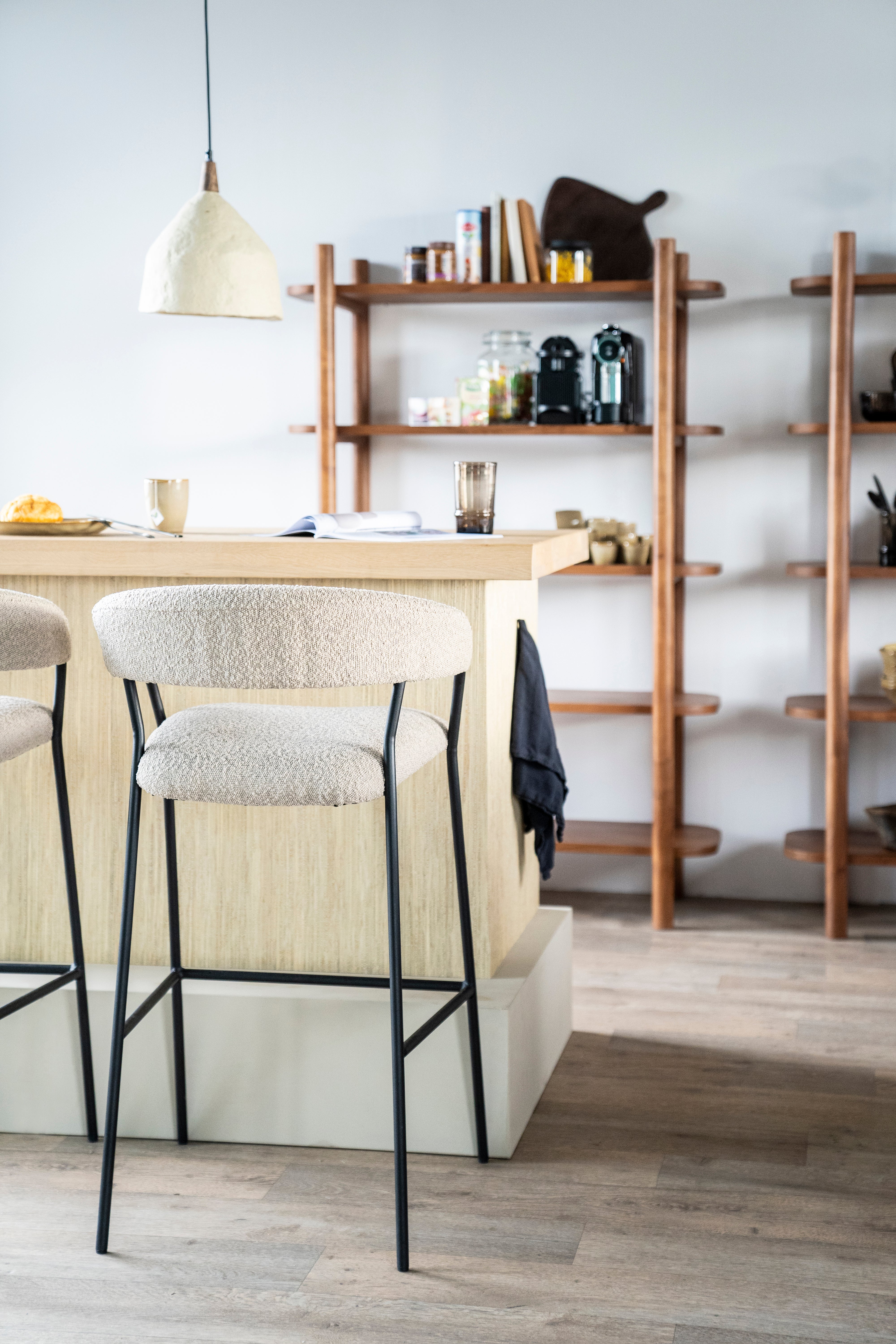 Hocker LUKA beige met zwarte basis