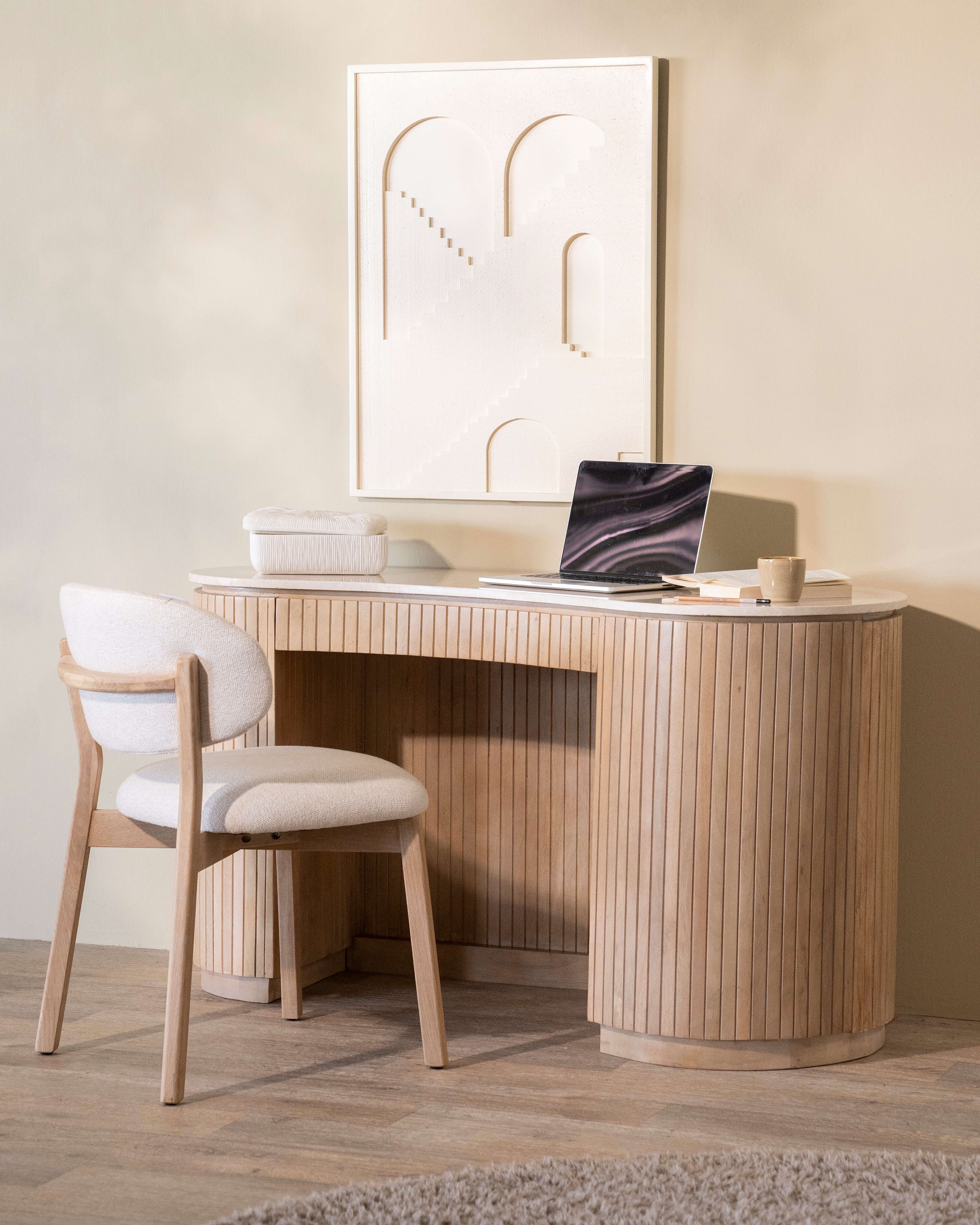 Stoel MIKKY beige met eikenhouten basis