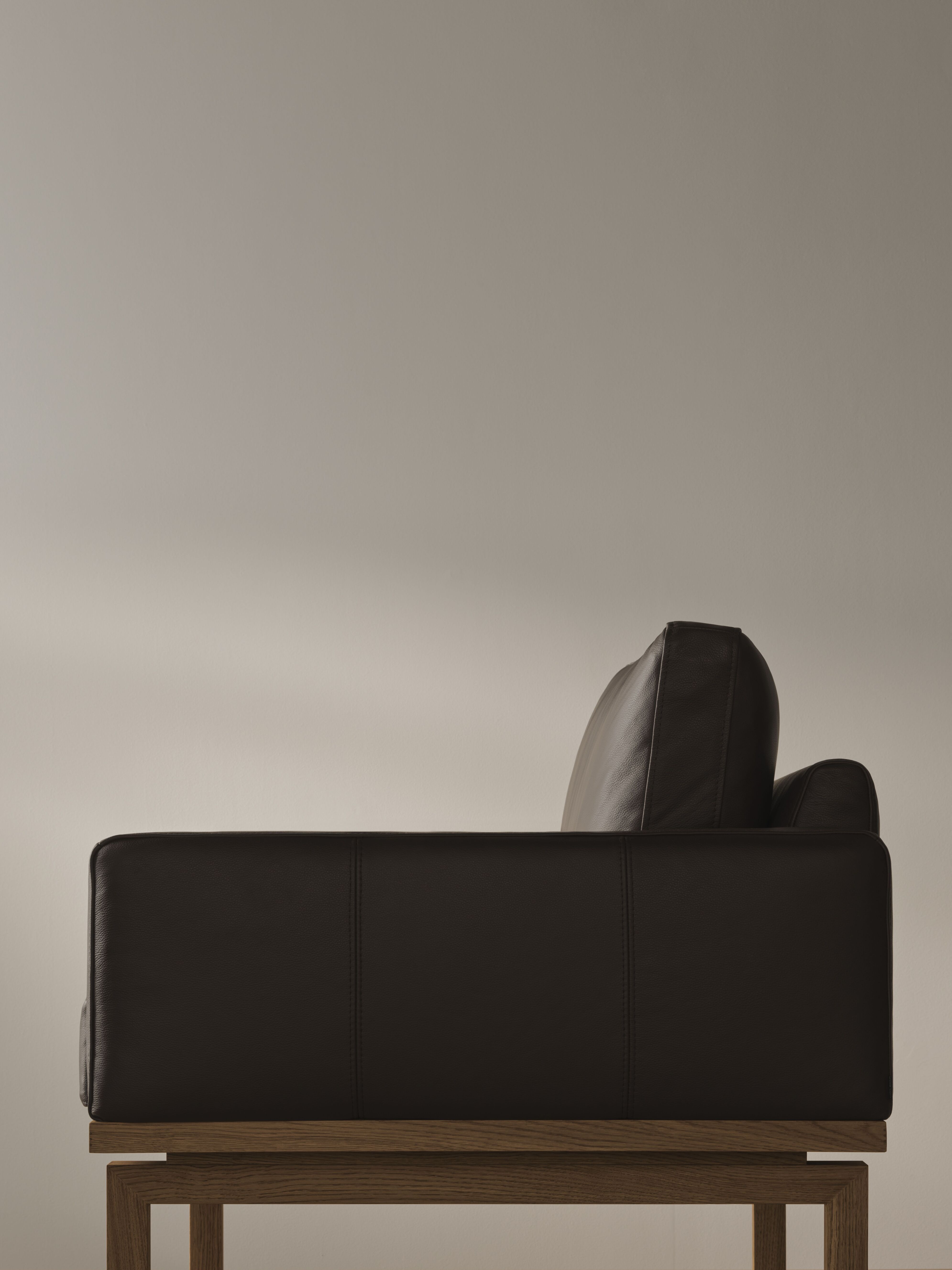 Elton armchair base of oak wood