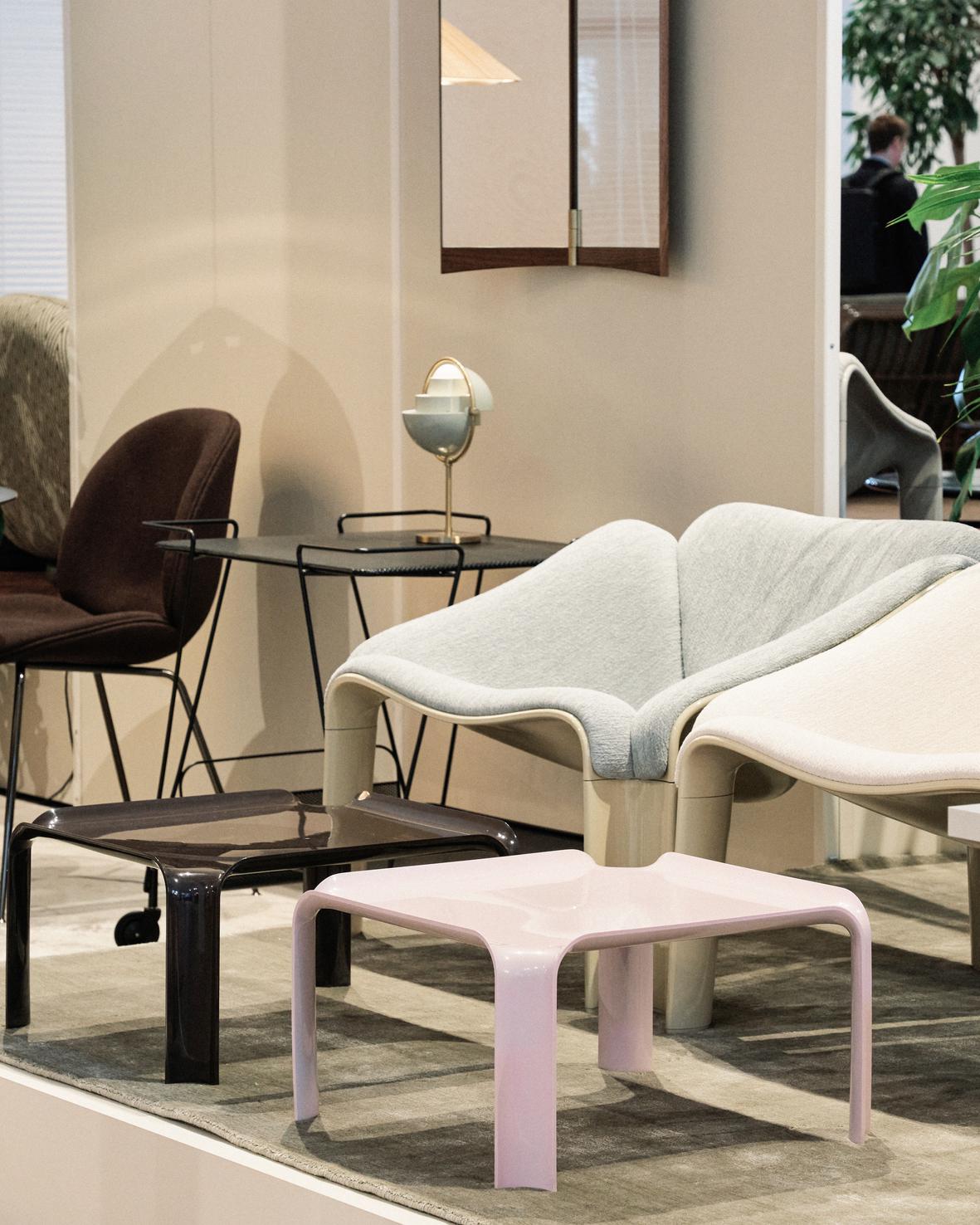 Lavendelkleurige salontafel T877