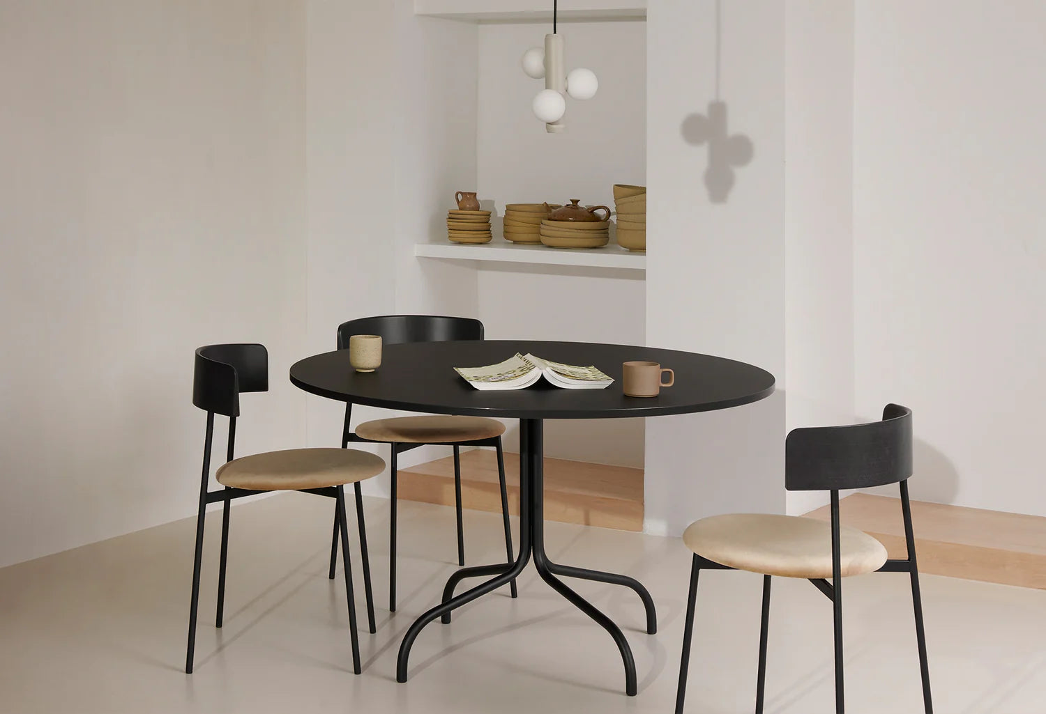 Stoel met armleuningen FRIDAY zwart met beige basis