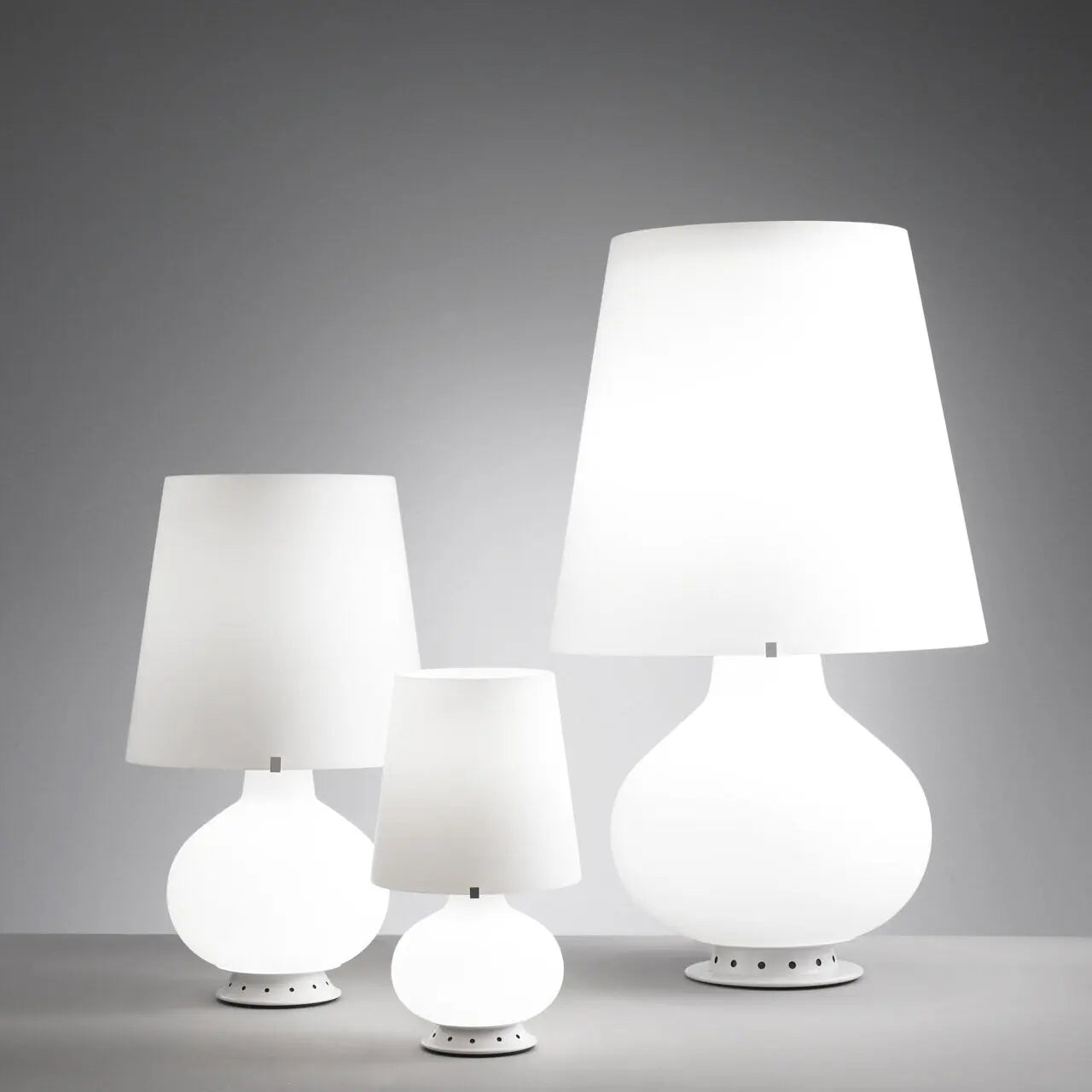 Lampa stołowa FONTANA 1853 białe satynowe szkło dmuchane – Fontana Arte