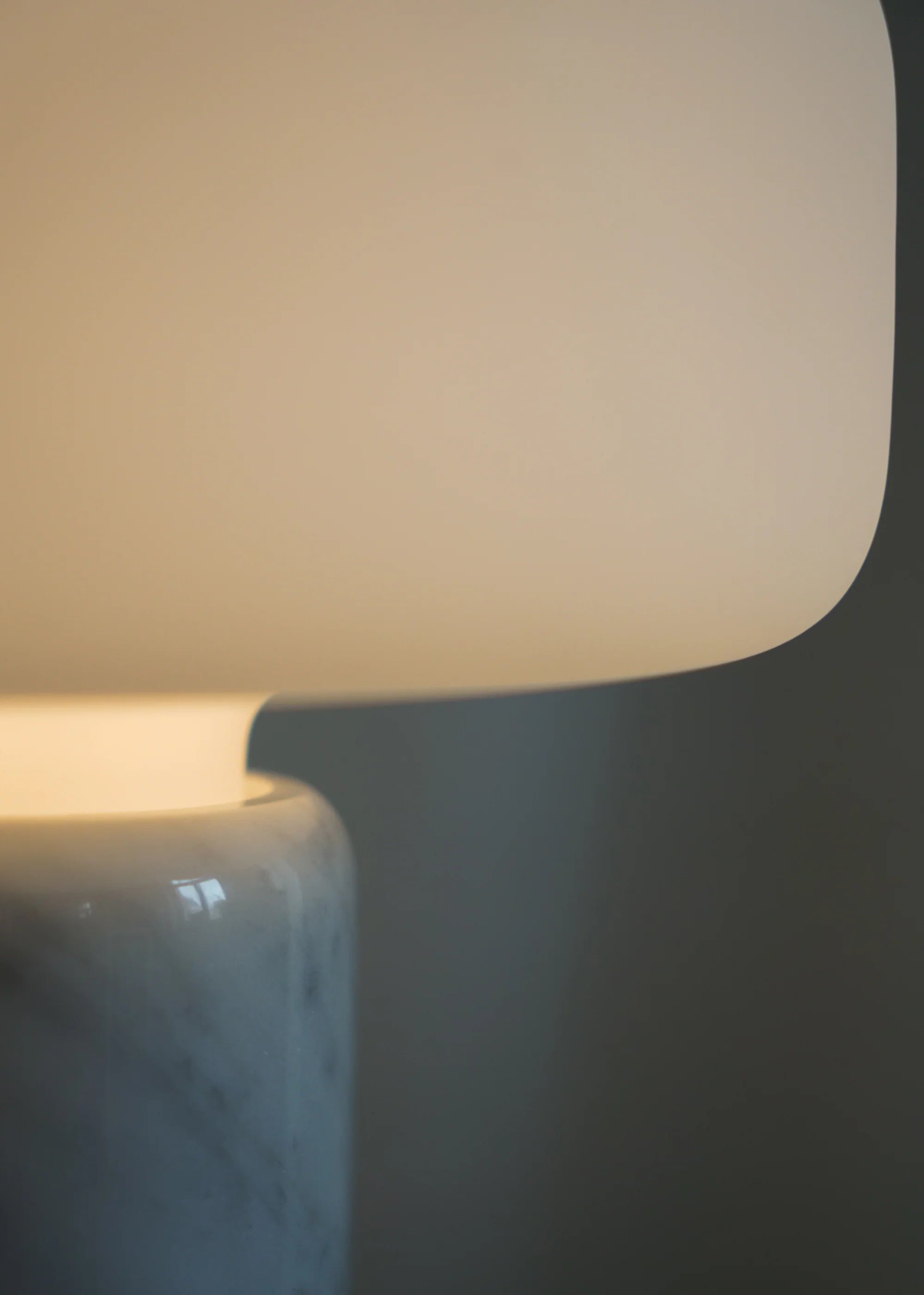 Fonte Table Lamp White Marble