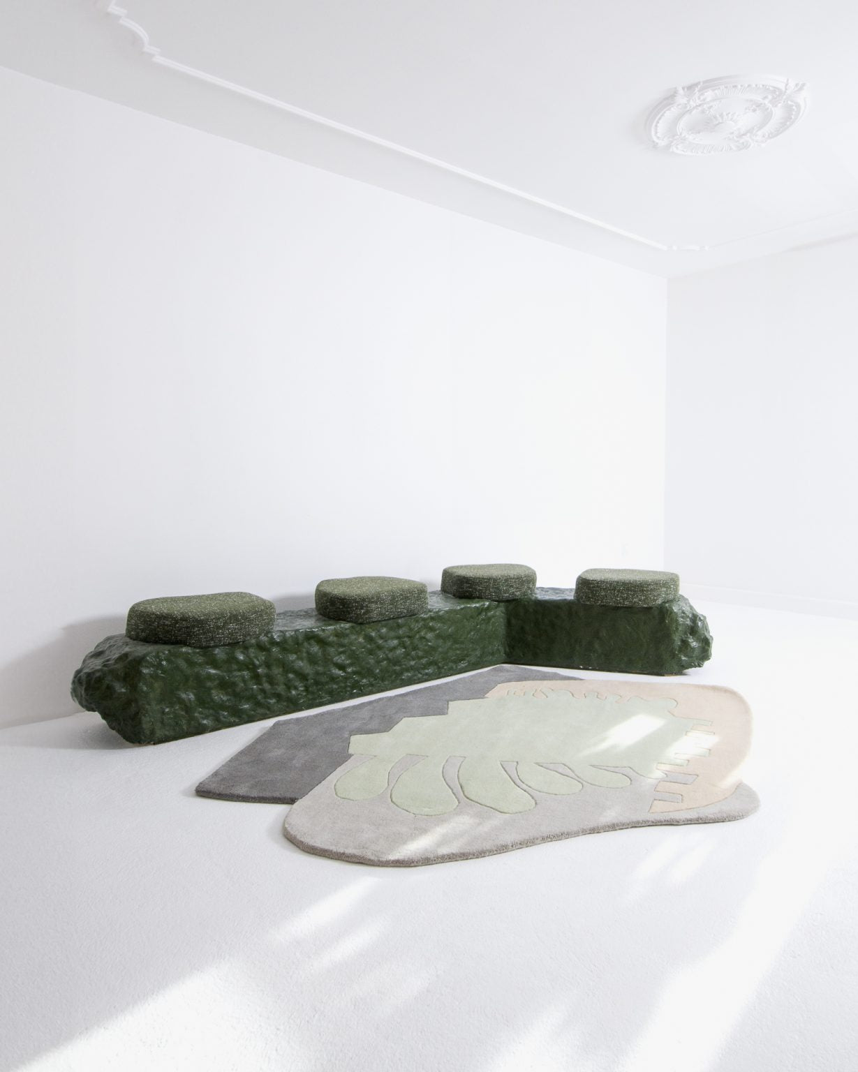 Asymmetrisch decoratief tapijt FUSION groen met grijs