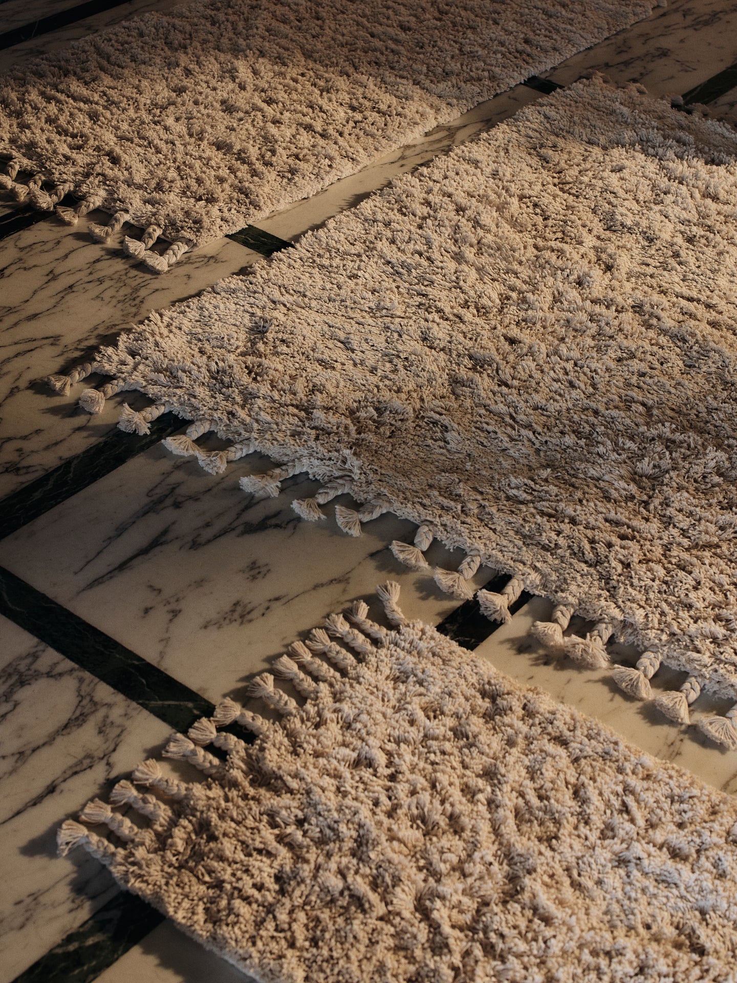 AMASS LONG PILE beige bathroom mat with long pile